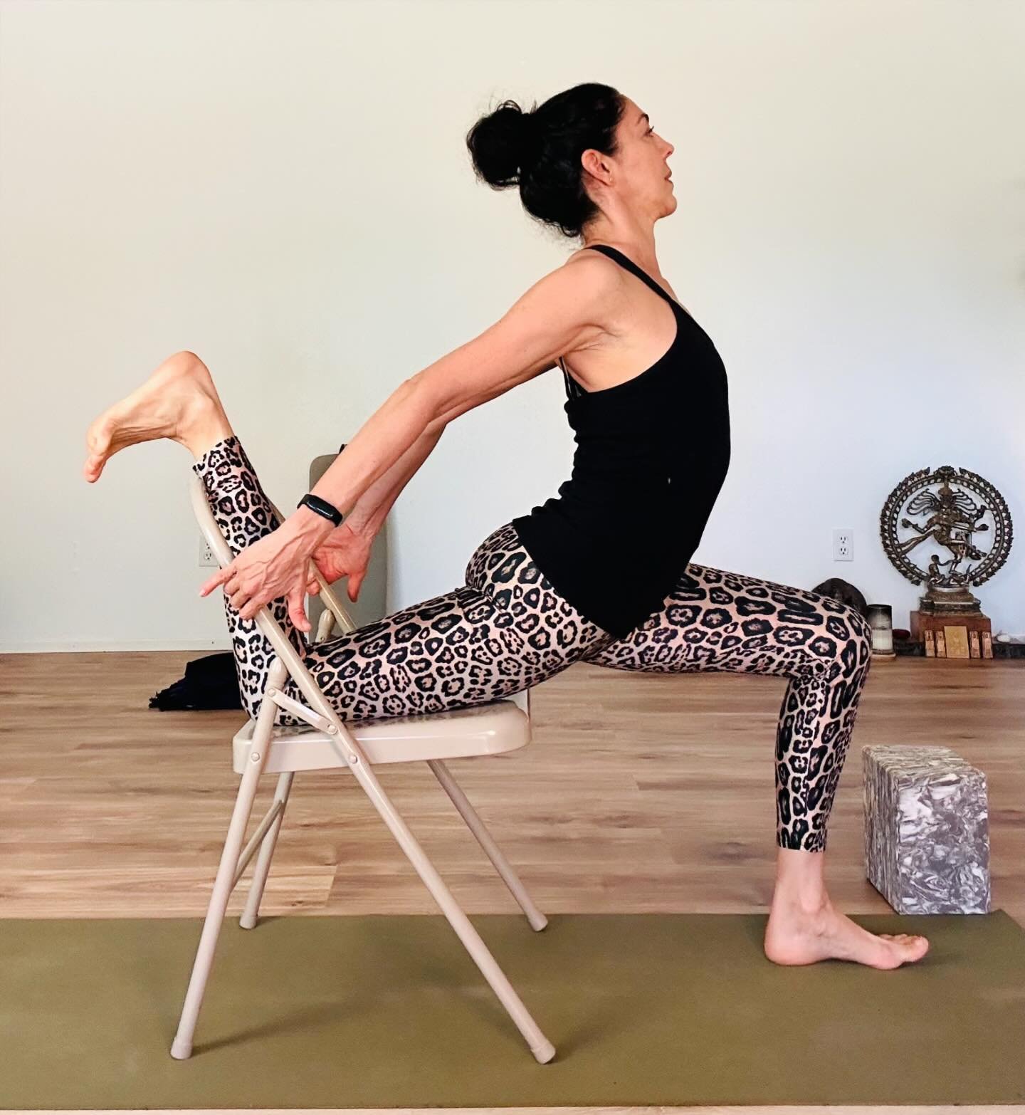 Working on therapeutic backbends this week with a chair. The chair provides a wonderful support to feel the integrity of the pose and move into it in stages. 

Backbends keep the spine young and healthy. ✨

Come and join one of my weekly online class