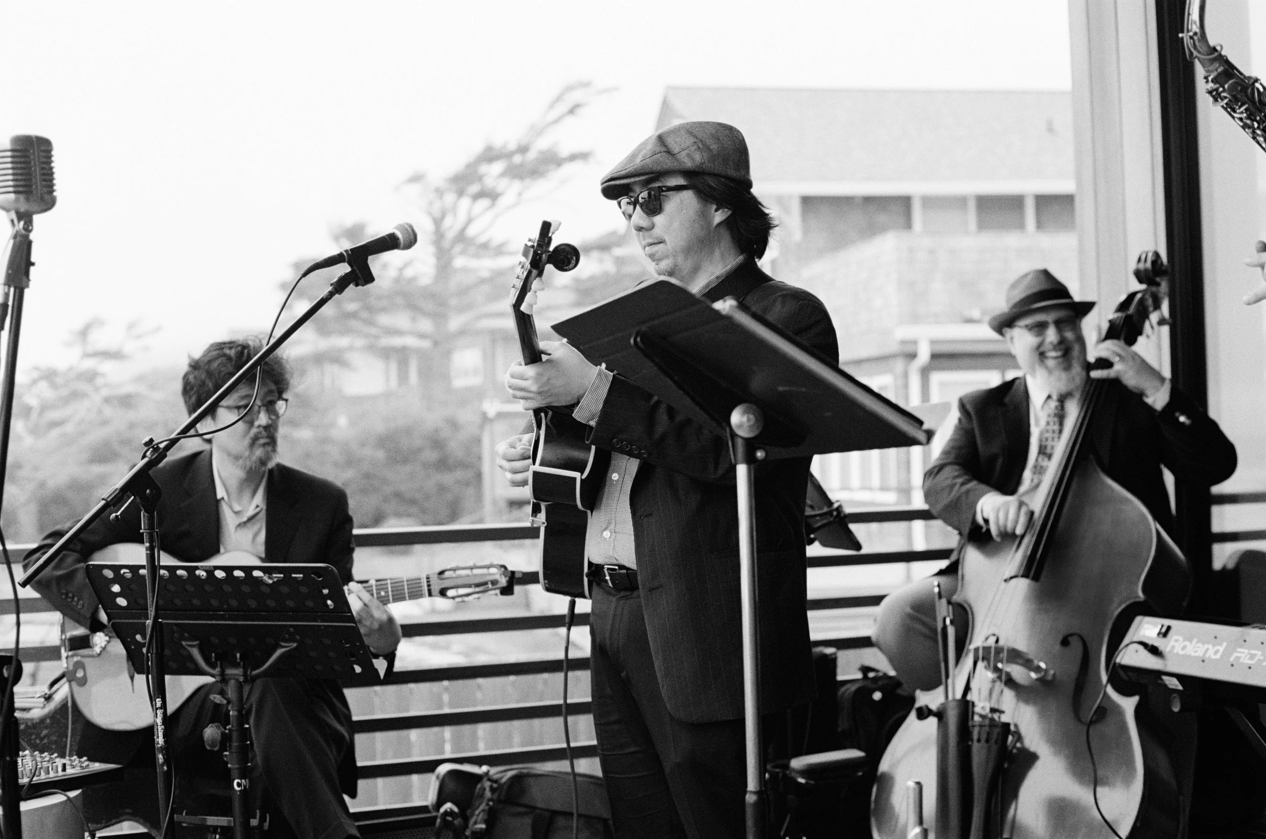 Meg&IanWeddingPhotos_CocktailHour_PortlandWeddingPhotographer_HereafterFilms_-23.jpg