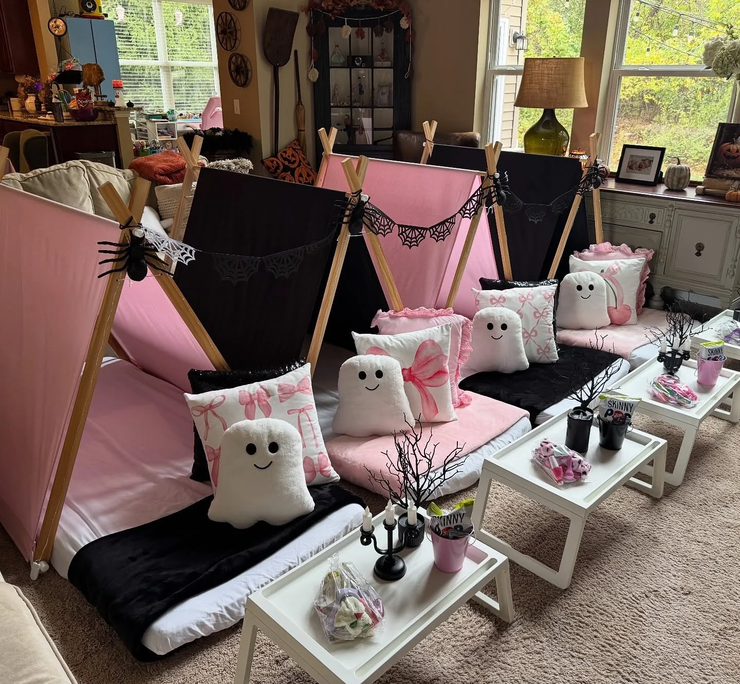 How cute is this setup?! Birthday girl wanted her sleepover on Halloween and wanted pink bows too!  We think it turned out perfectly!

Now on to Thanksgiving and Christmas!