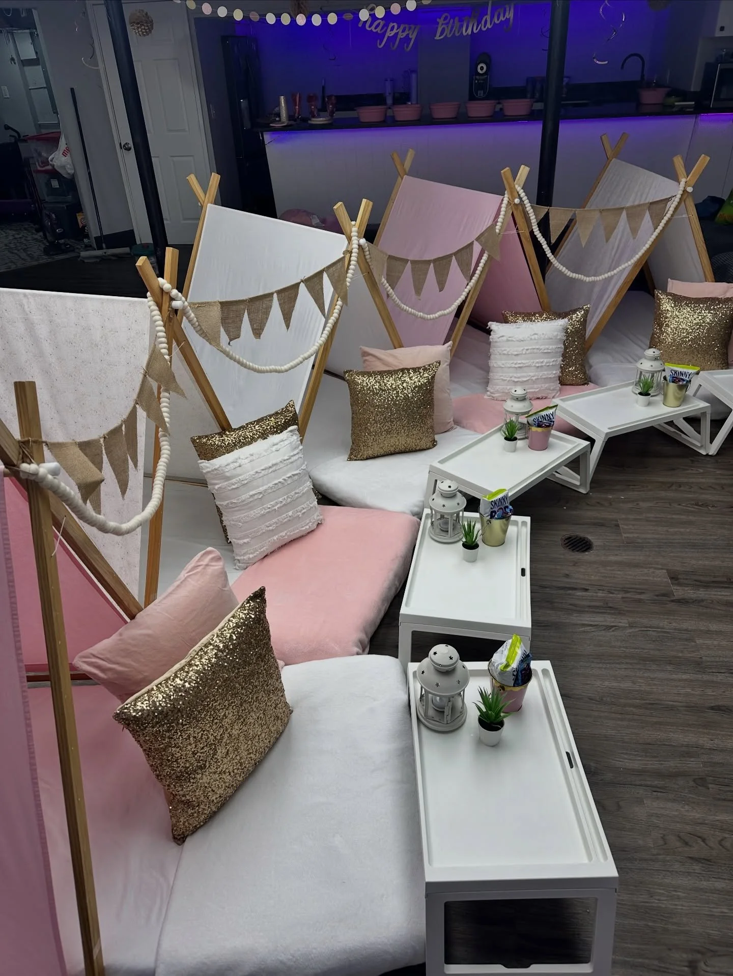 For a girl that loves pink and gold this theme is perfect! 

We hope Lizzie had a great 12th birthday to start the holiday break!