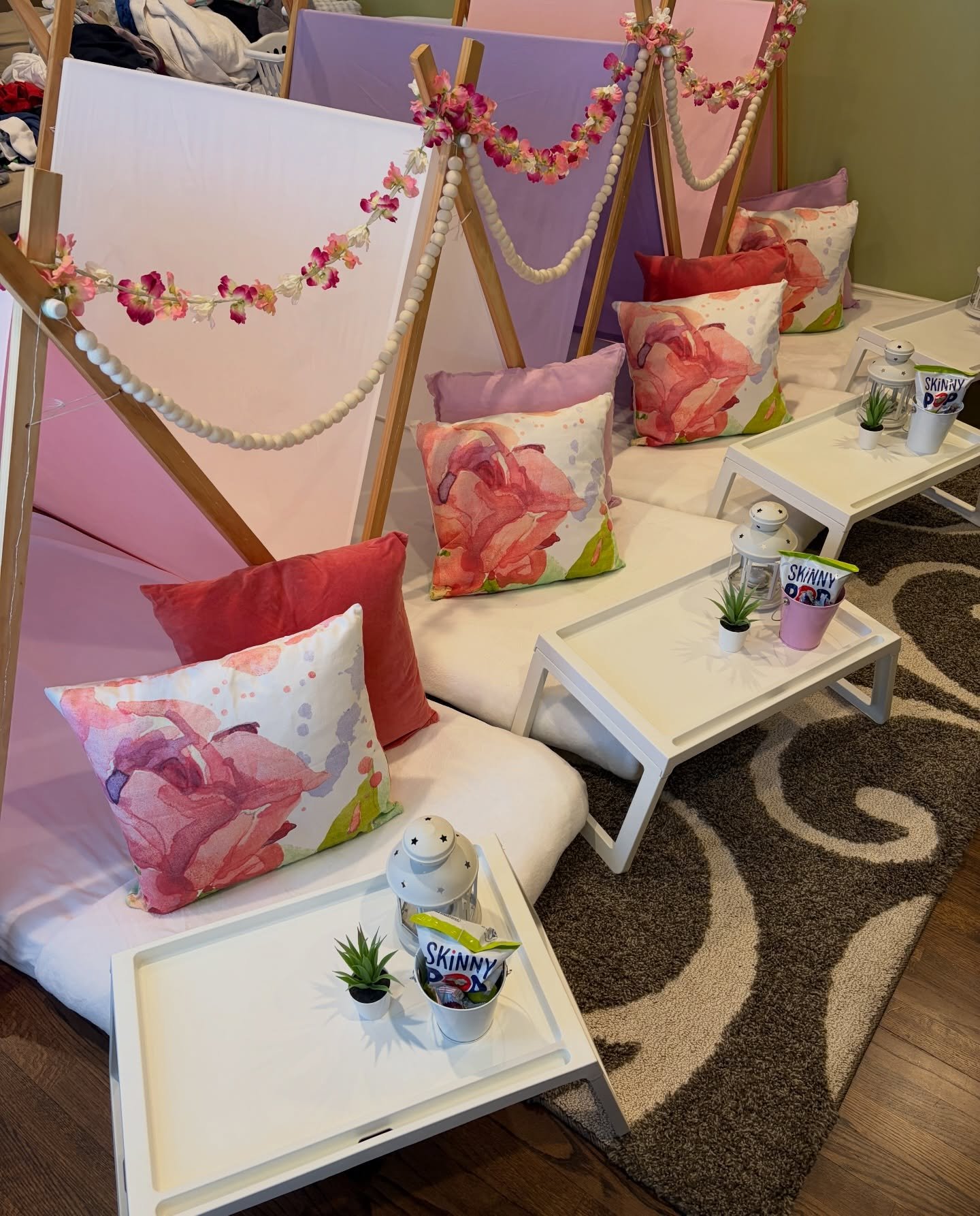 Secret Garden has always been a favorite Dreamland theme!  Happy Birthday Adelynn! 🌺