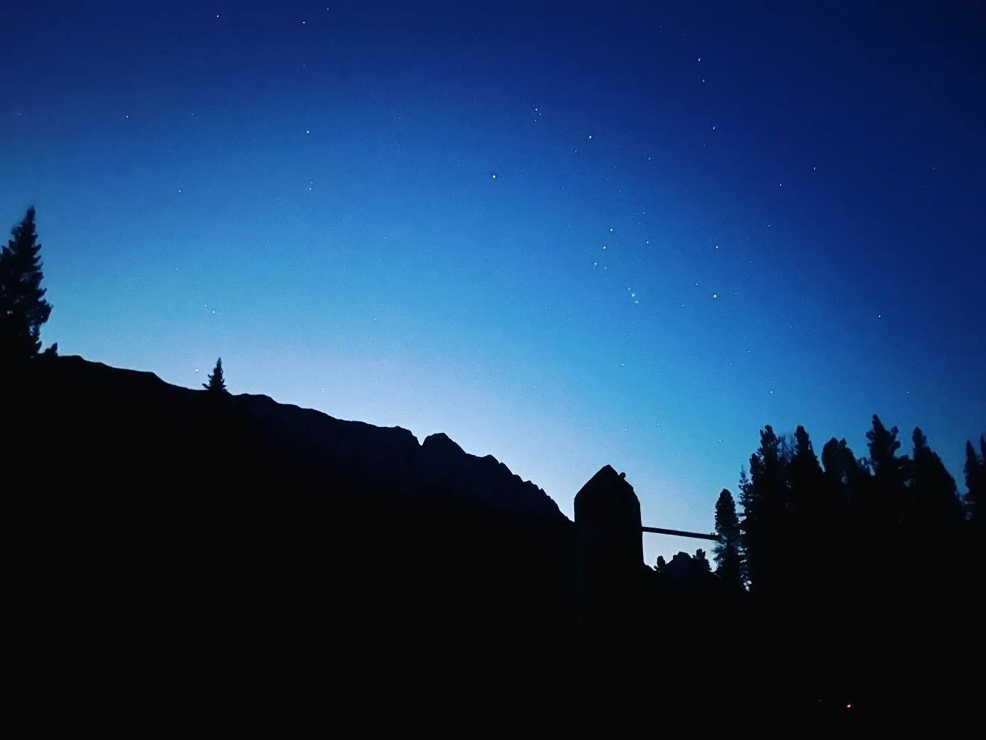 It&rsquo;s to early in the #morning to be up at 545am?
It&rsquo;s to #beautiful not to be up this early in the day!!!
#stars #satellites #forest #mountains #coffee #scone #kananaskis #backyard 
#prayers sent
#mountainlife