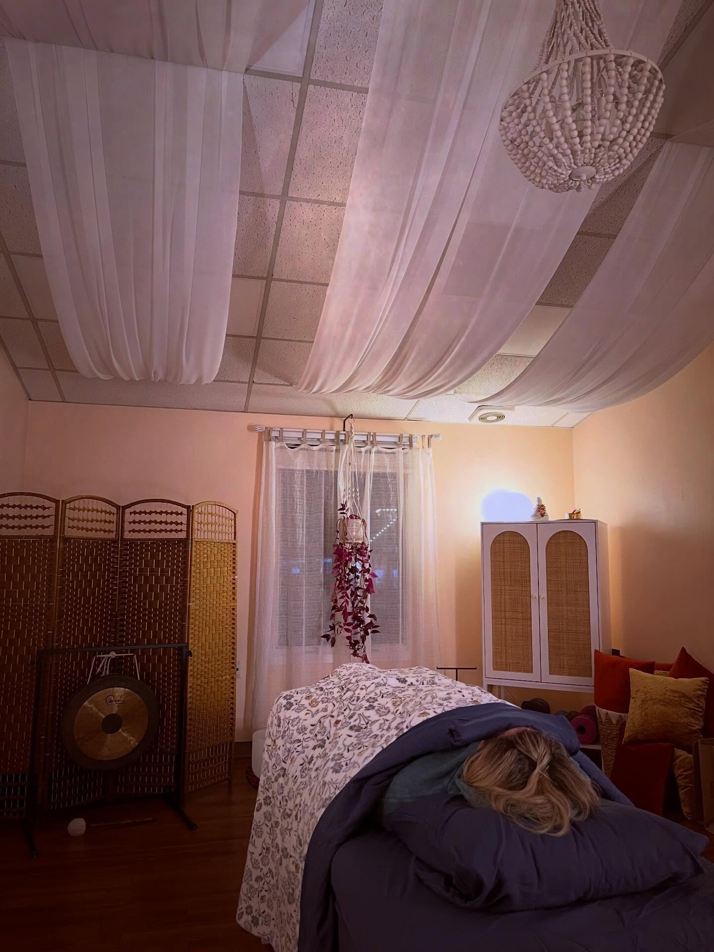 POV: Hypnagogia - you enter a blissful, dreamy state between waking and sleeping.

🙏 Reiki sessions can help you tap into this &ldquo;threshold consciousness&rdquo; which boosts creativity, imagination, and pleasant drifting while awake.

There&rsqu