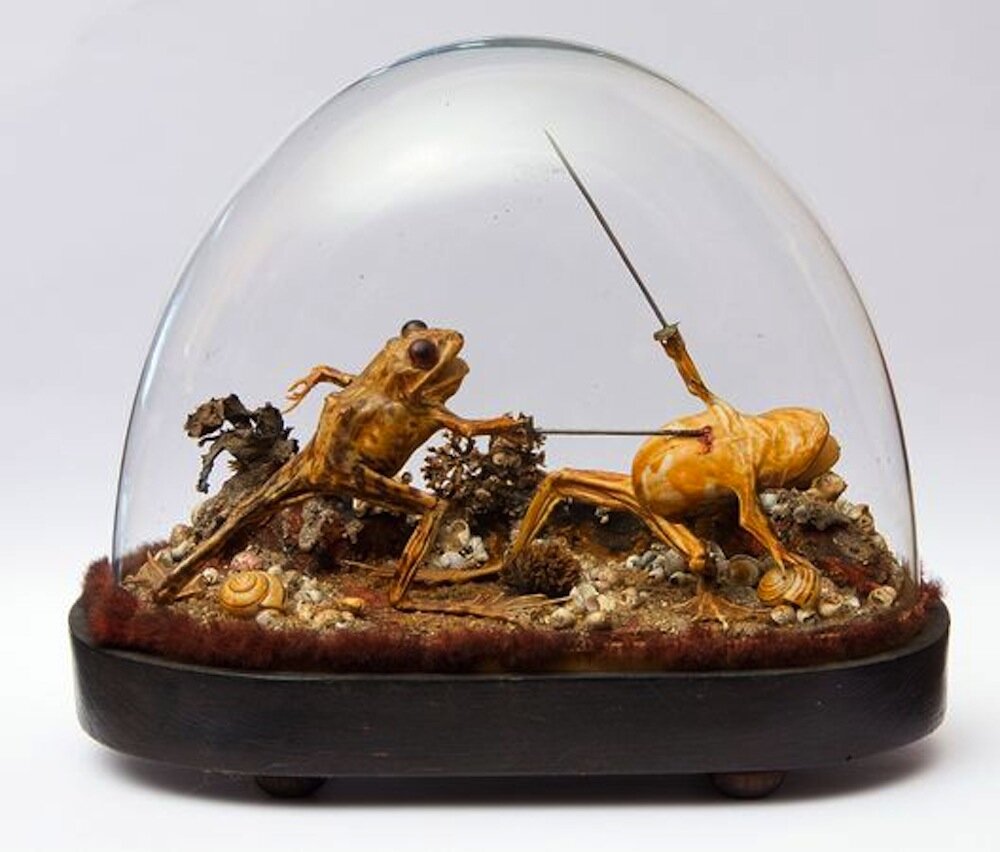 french-time-capsule-mansion-maison-mantin-frogs-diorama_32088_600x450.jpg