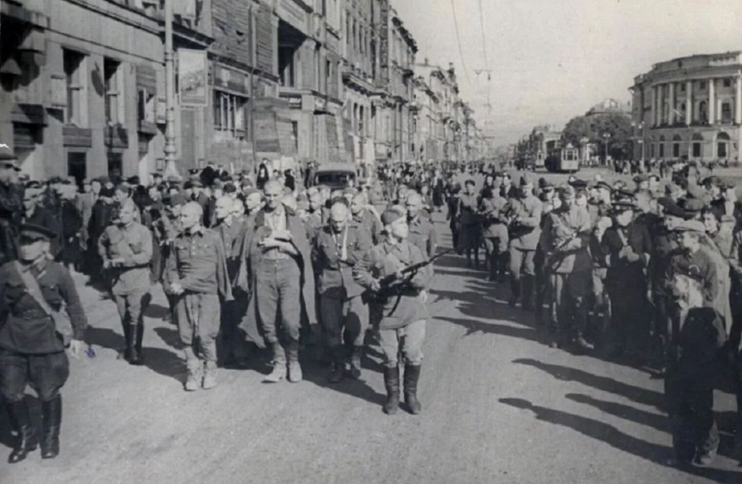 900 Days: The World War II Siege of Leningrad