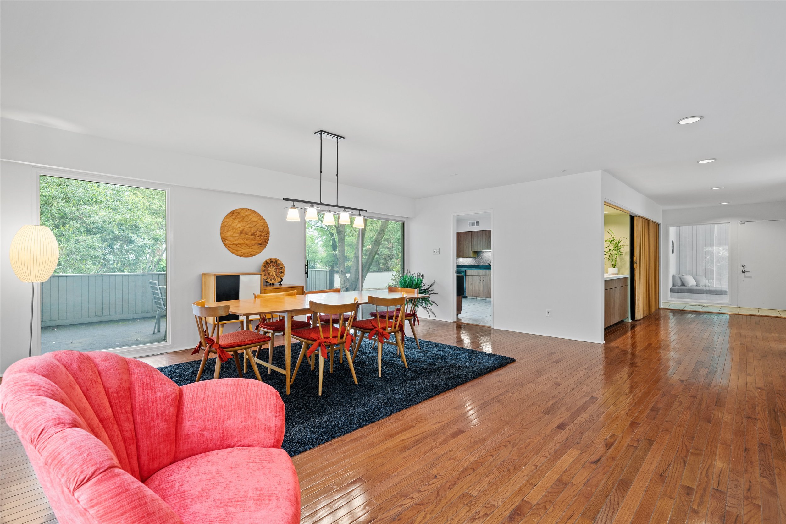 08-Dining room to kitchen.jpg