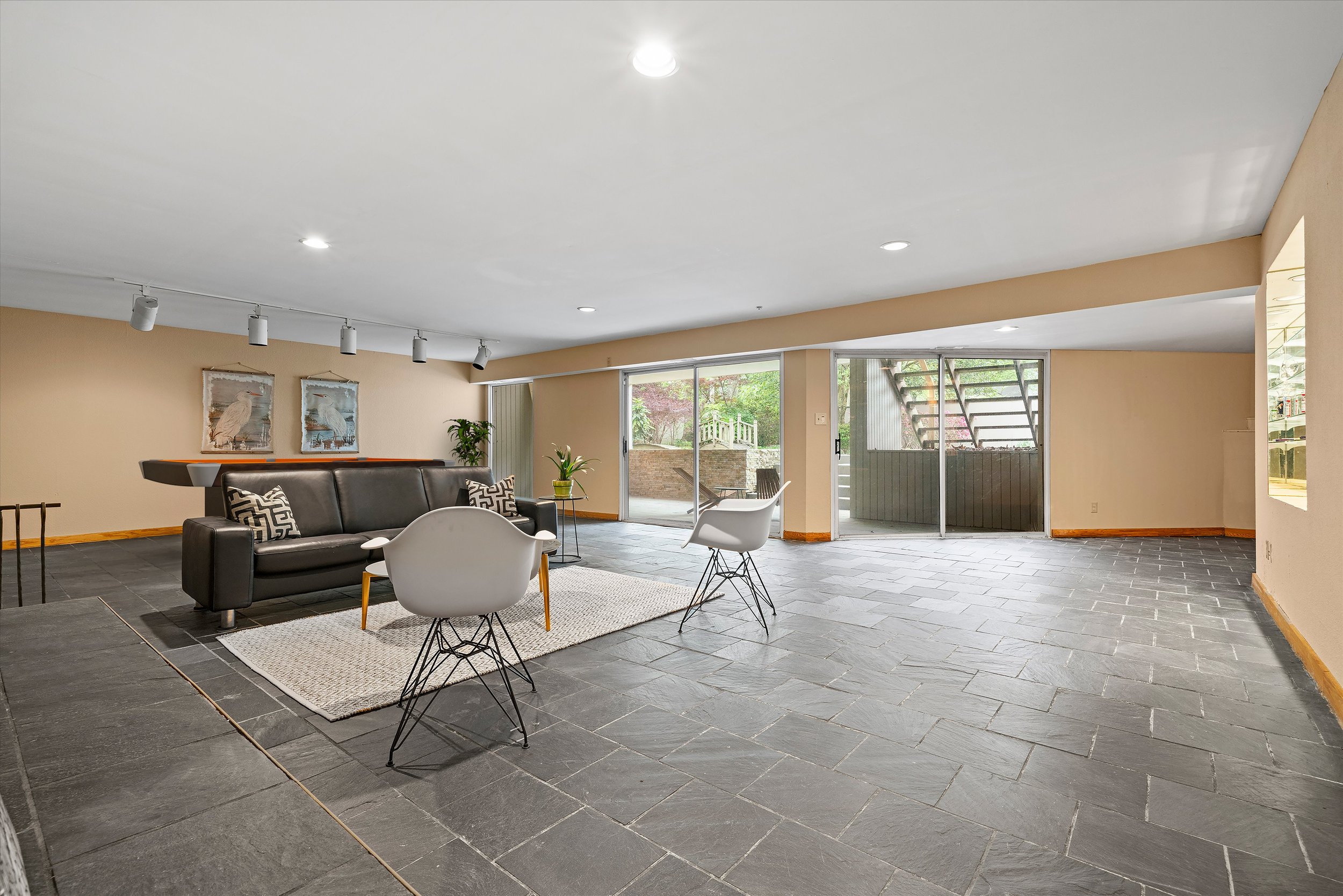 14-Family room with patio.jpg