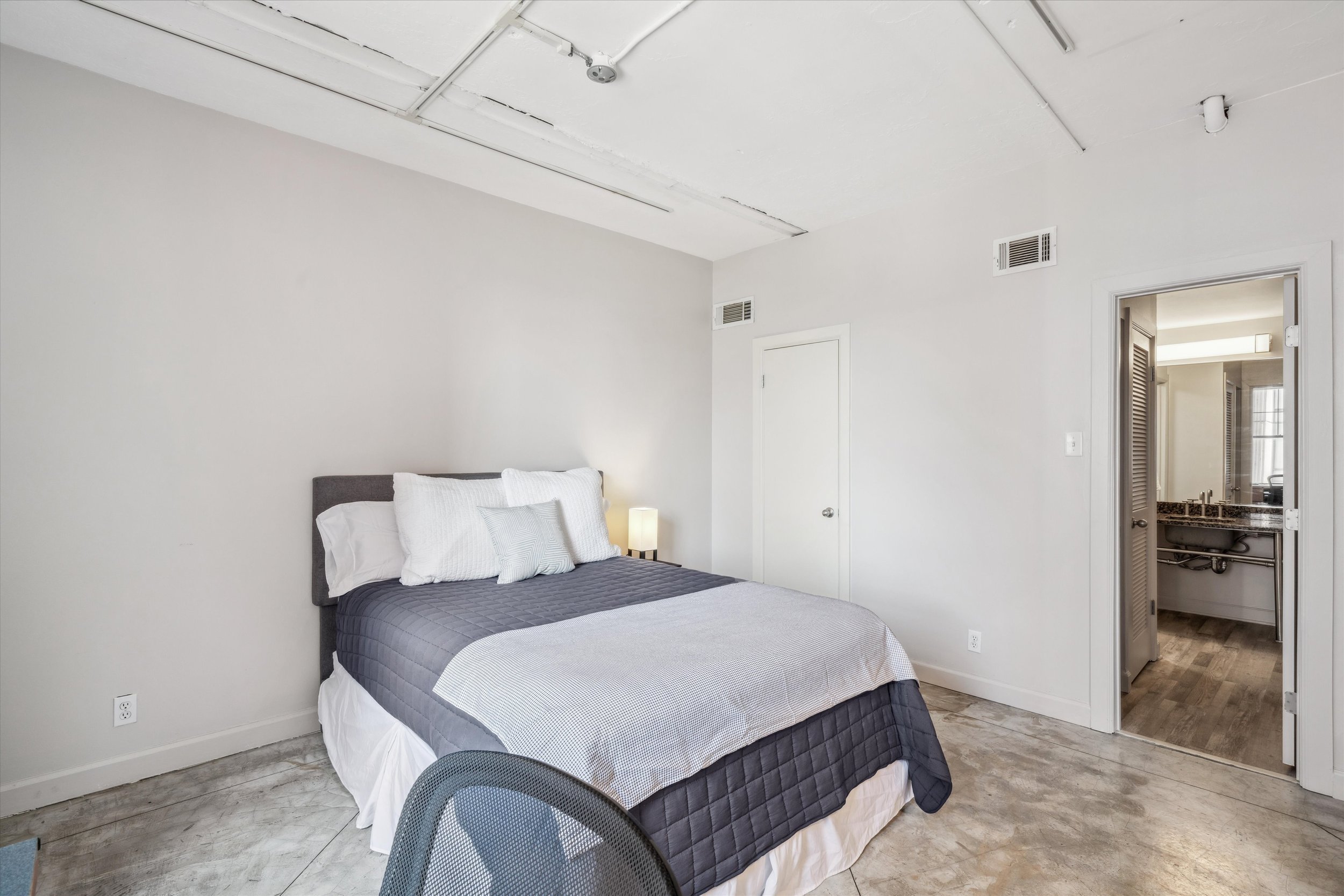 17-109 N Main Unit 1509-17.jpg