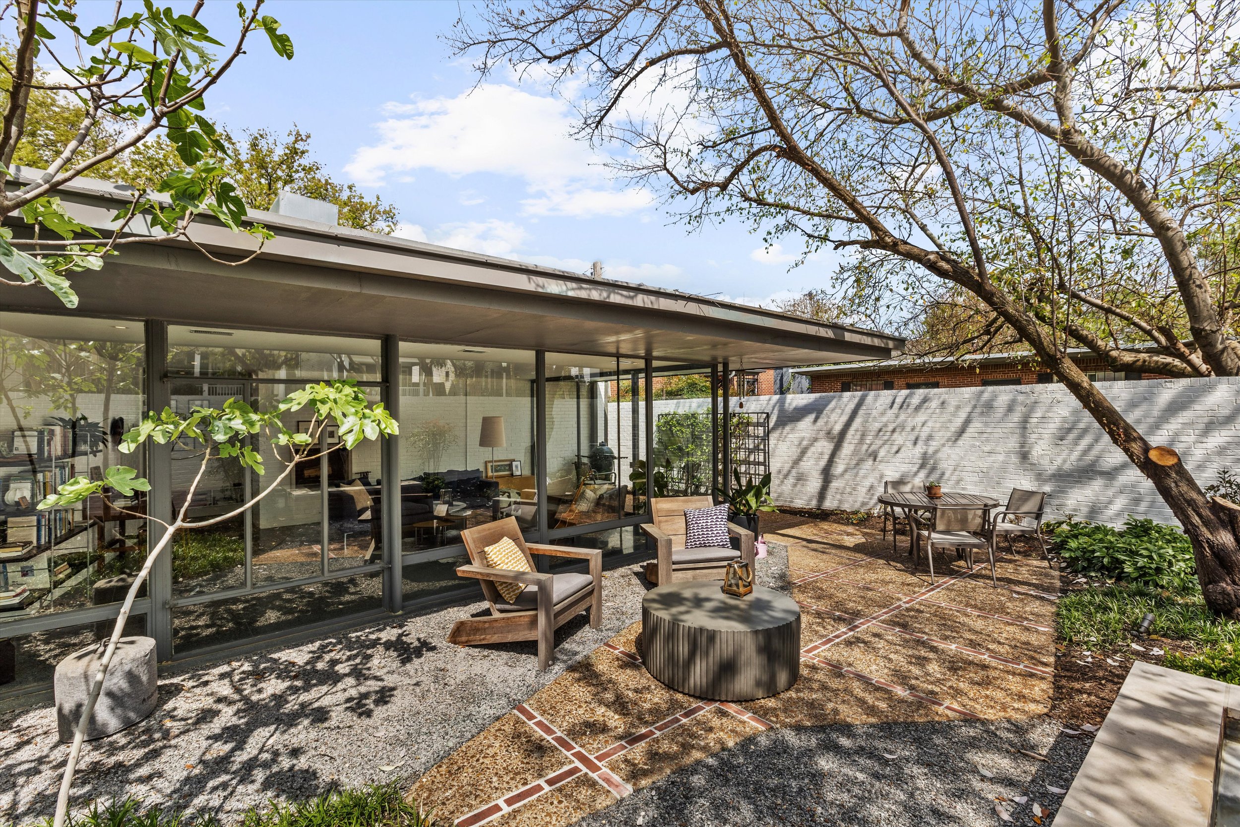 Walled garden retreat