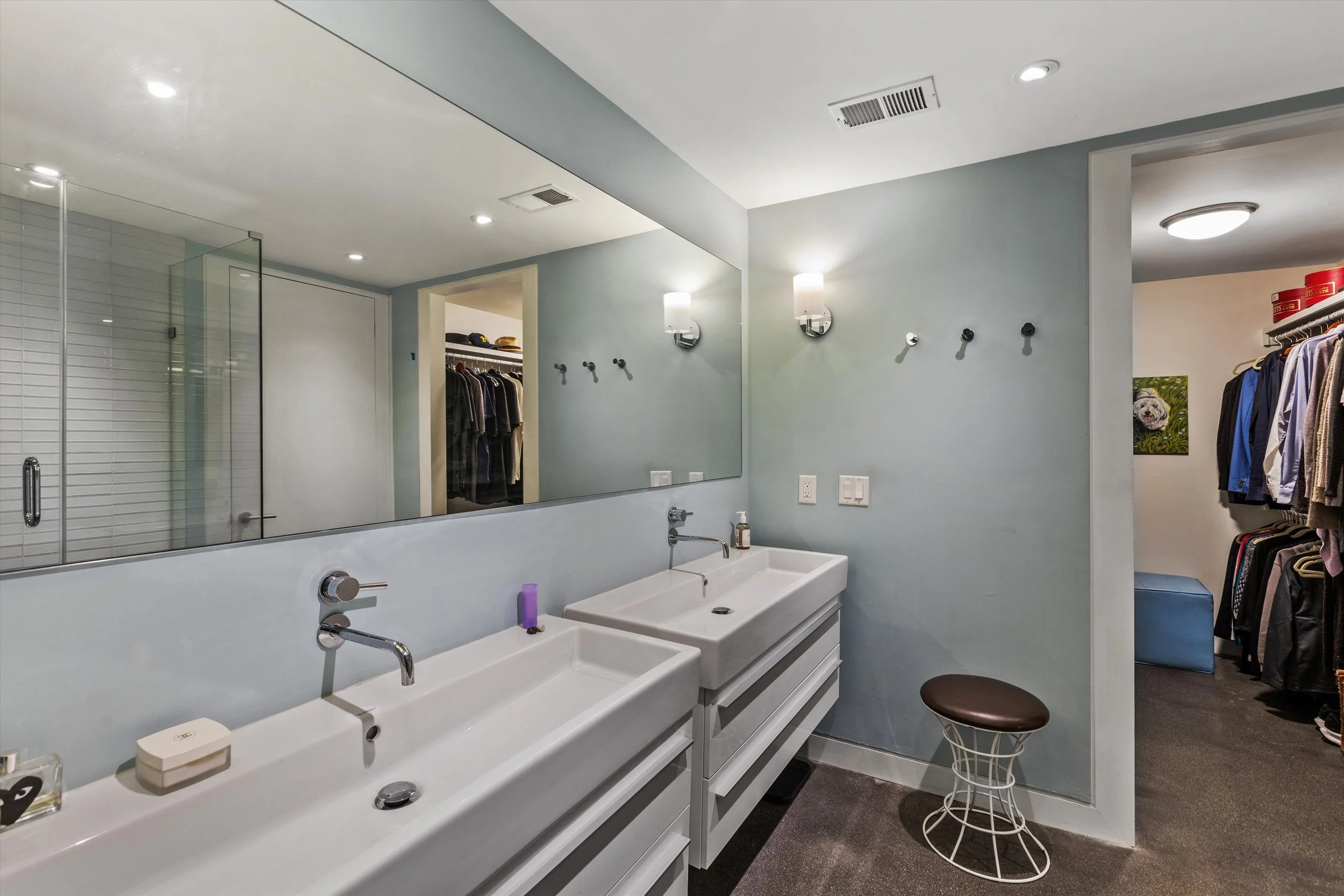 Primary bath with walk-in closet