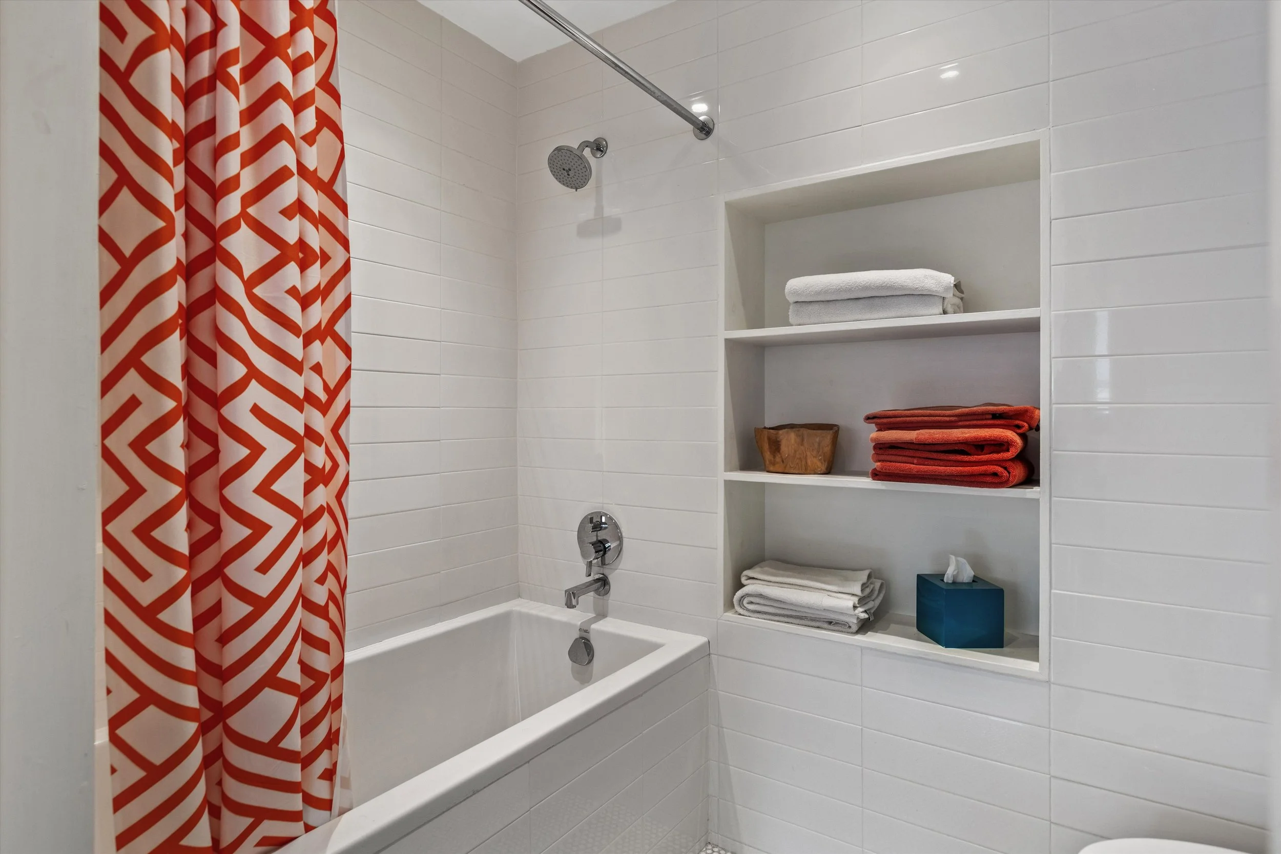 Hall bathroom with deep tub