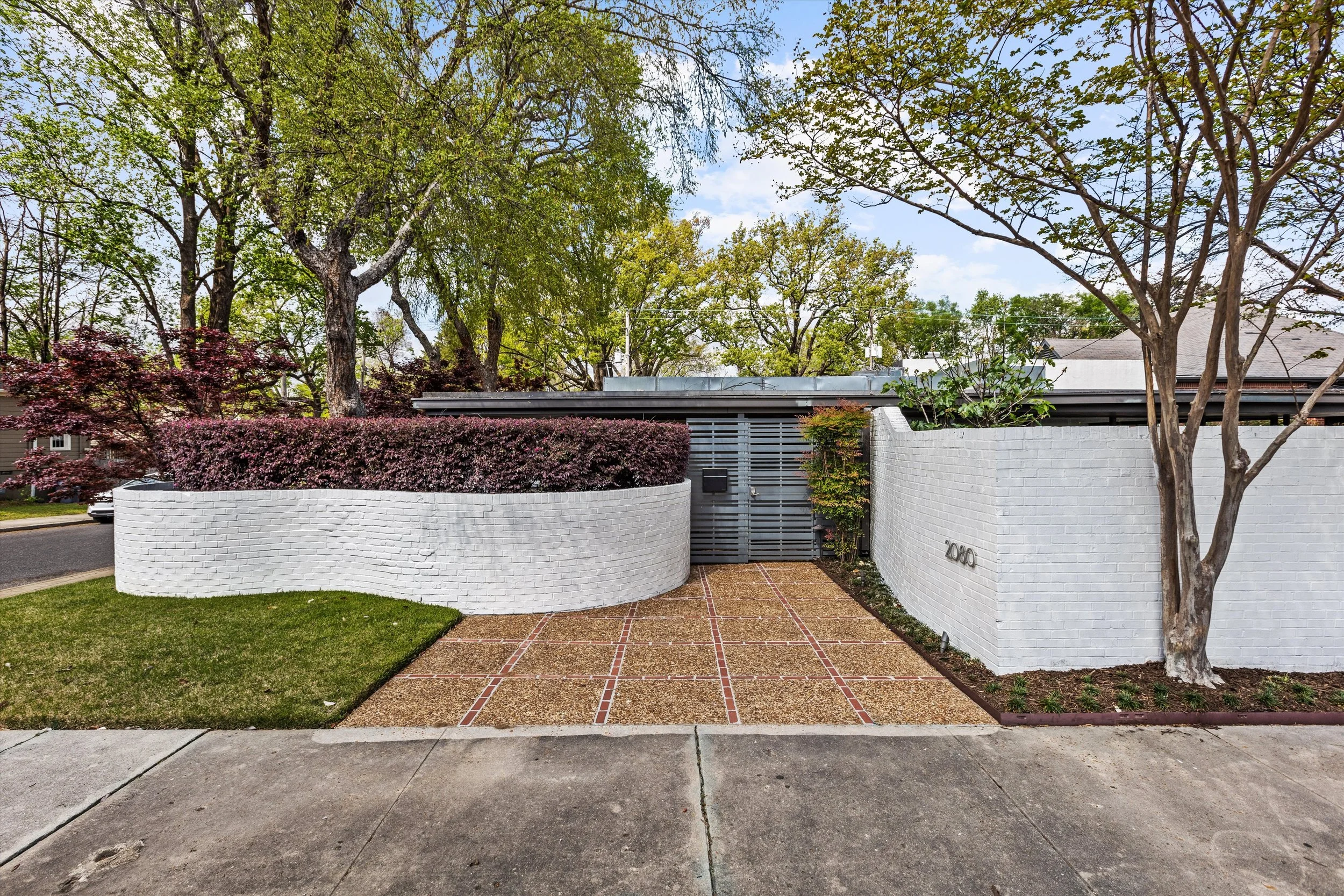 Very private entrance