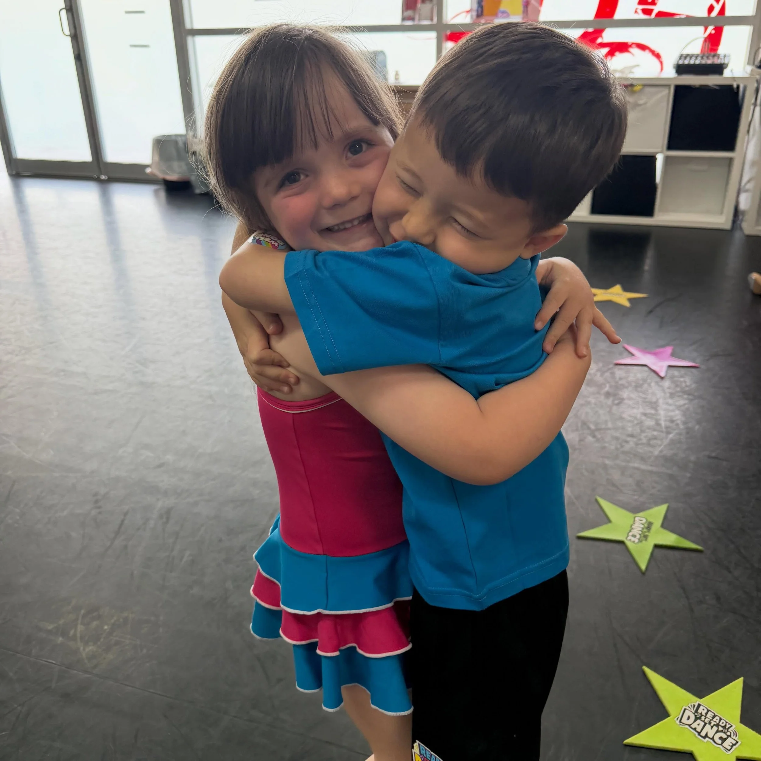 It&rsquo;s so nice when you find the right studio &amp; the right friend on your very first day of dance. Then the right kind of magic happens 🪄 
This is WHY we LOVE ❤️ teaching dance.
Look at those happy little humans! 
#edgedancecentre #rydedances