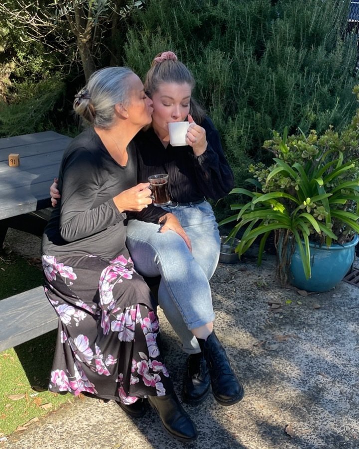 🌷 HAPPY MOTHER&rsquo;S DAY 🌹 to all the wonderful mother figures we have in our lives. Thank you for EVERYTHING. 

📷: Mitcham Social Mother/daughter team Kelly and Ella having a quick coffee together this morning before the craziness of Mother&rsq