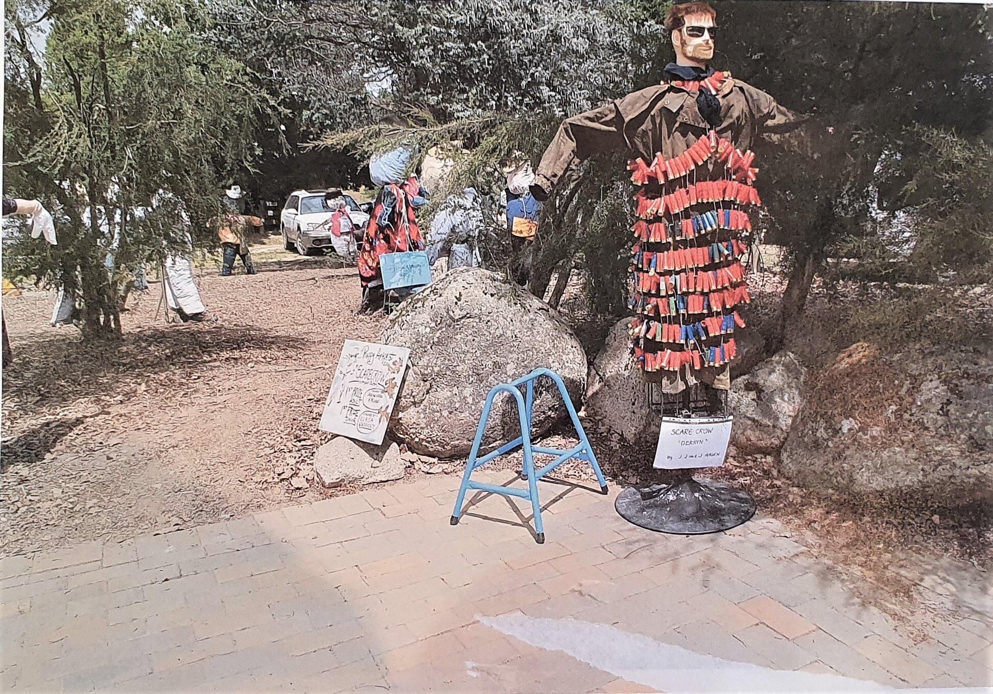 During the Ruffy Arts Fest, the Tablelands Community Centre held paper making workshops and a scarecrow contest.