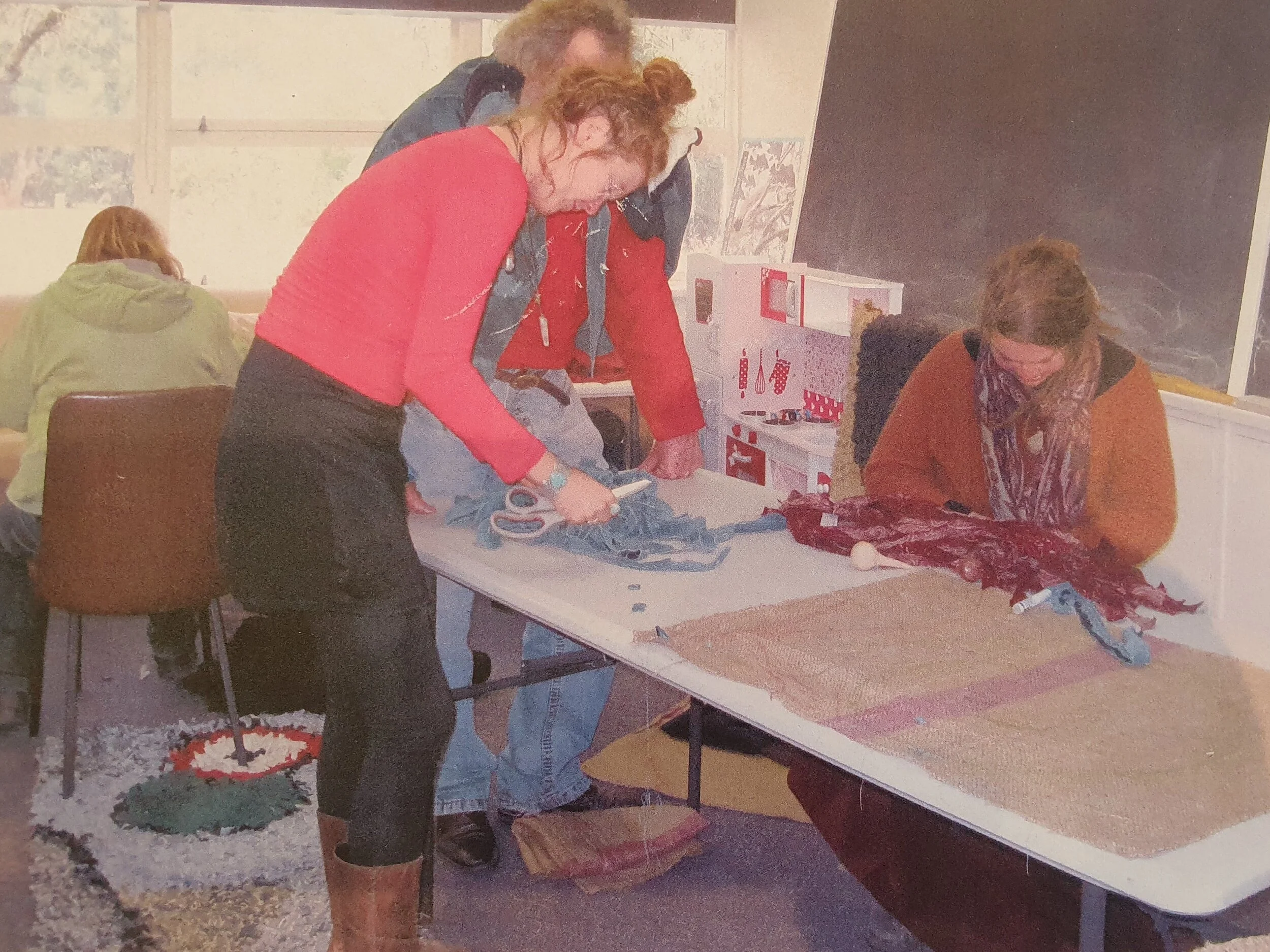 Local stonemason Taffy Dukes hosting a rug making workshop in 2015.