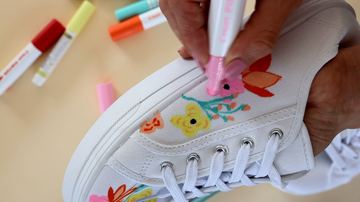 Tênis Florais DIY por Clever Poppy Drawing 2.jpg