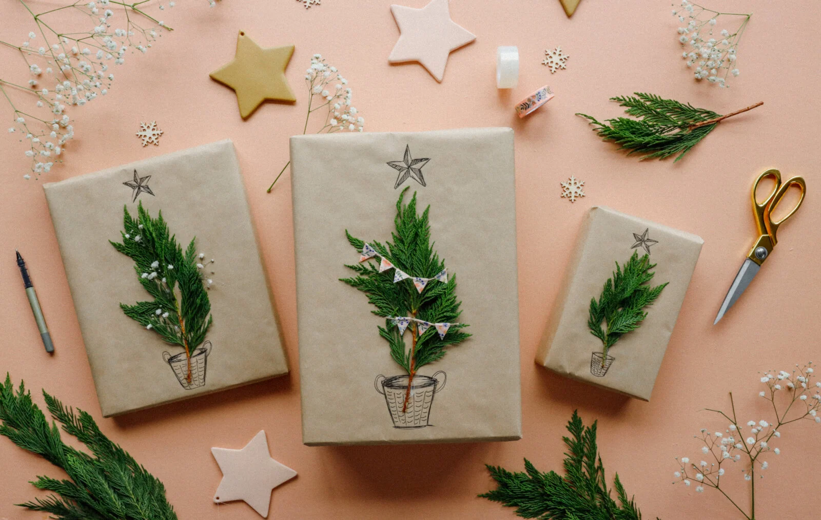 Make this cute Christmas Tree Gift Wrapping! — Clever Poppy