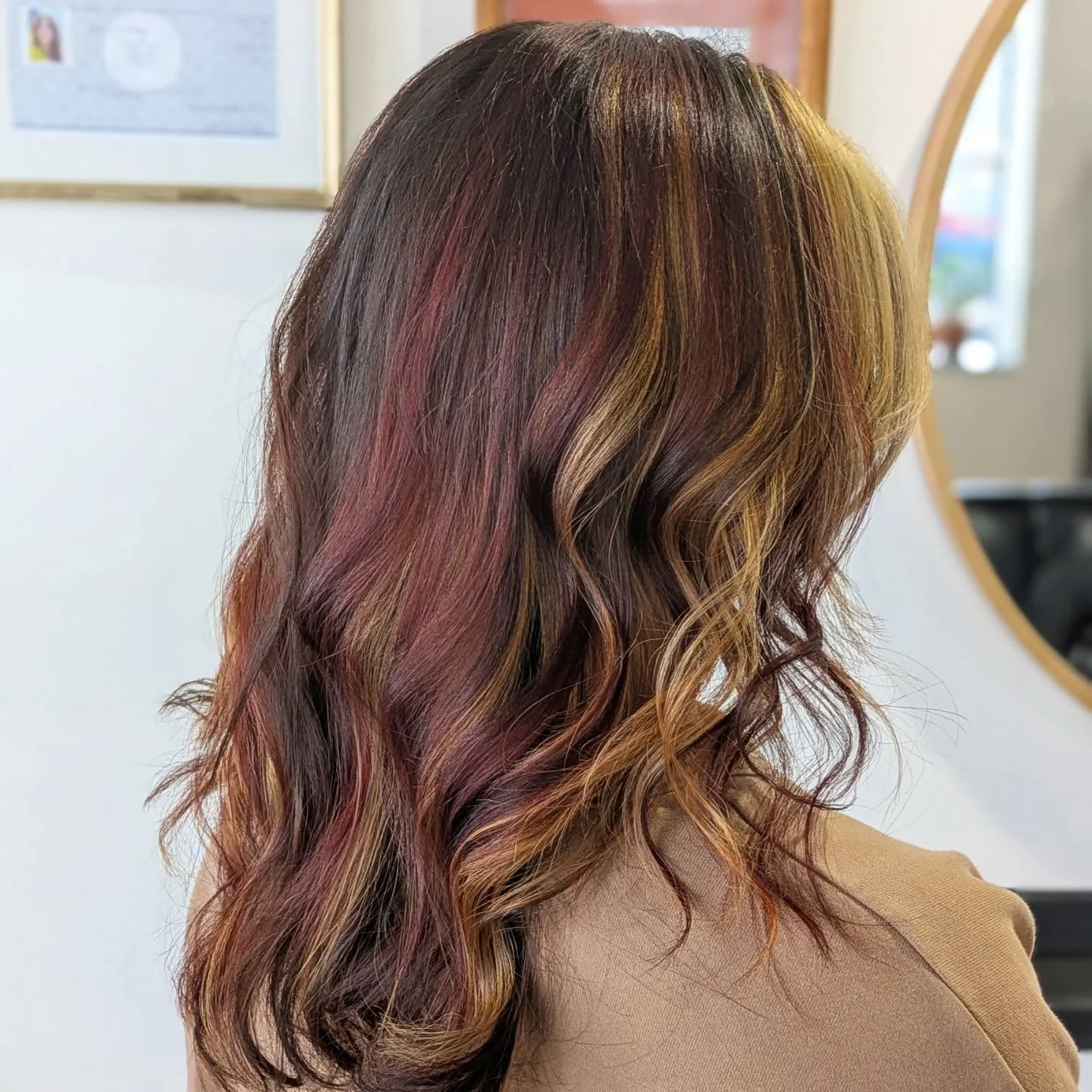 Blended Raspberry Calico Hair 🐈🧶
#customcolor #calicohair #canvasstudiosalonbing #lanza #surface #redken
