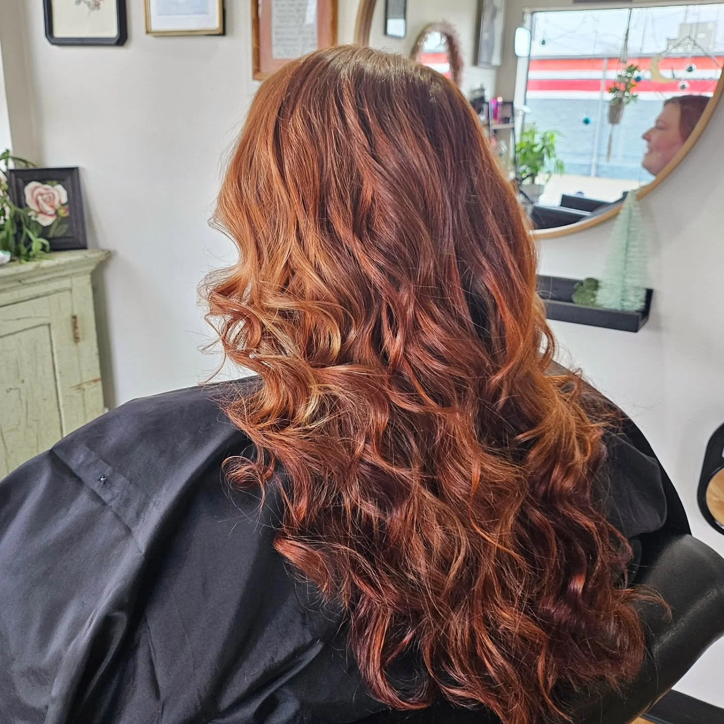 Dealers choice 😉 
Gorgeous vibrant copper with cherry lowlights on this beautiful client 🤩