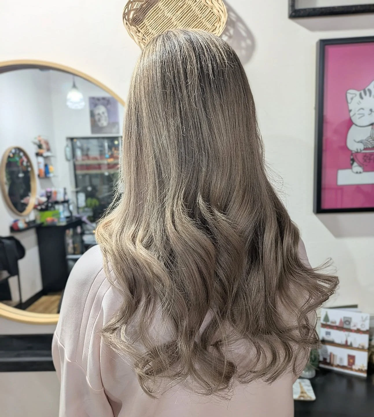 From 13 inches to 18! Full highlight lowlight and upgrade to 18 inch tape ins for the holidays! 
Using color Dottie by Babe. 
#babeextensions #blondehair #extensions