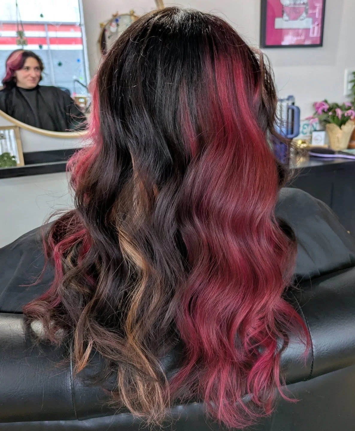 Magenta Calico 😻
Lanza magenta
Redken shades Eq 3nw +1b 
#canvasstudiosalonbing #calicohair #funhair