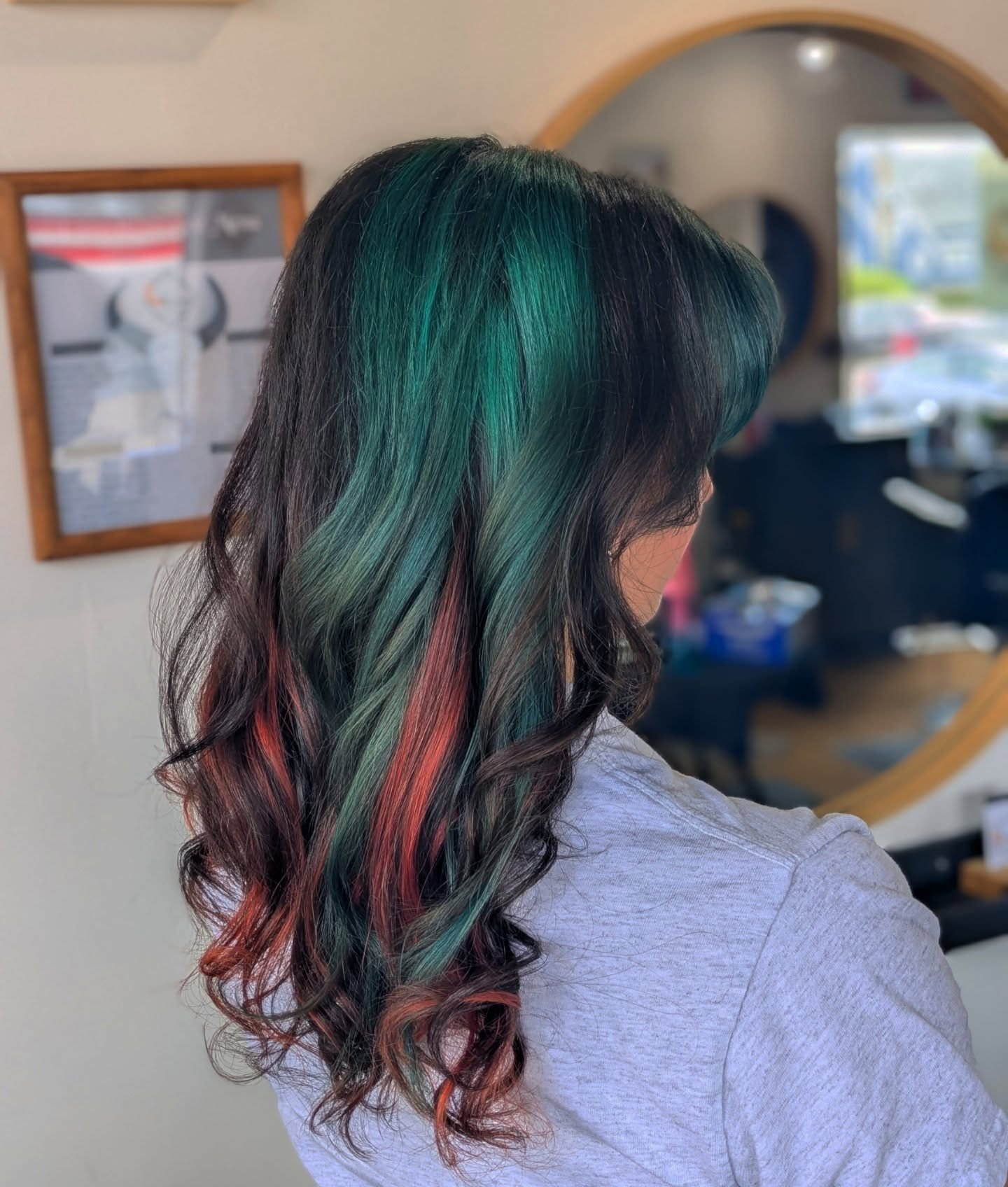 Forest Calico 🐈
Using pravana vivids and Joico charcoal lightener 
#calicohair #fashioncolor #vivids #binghamton