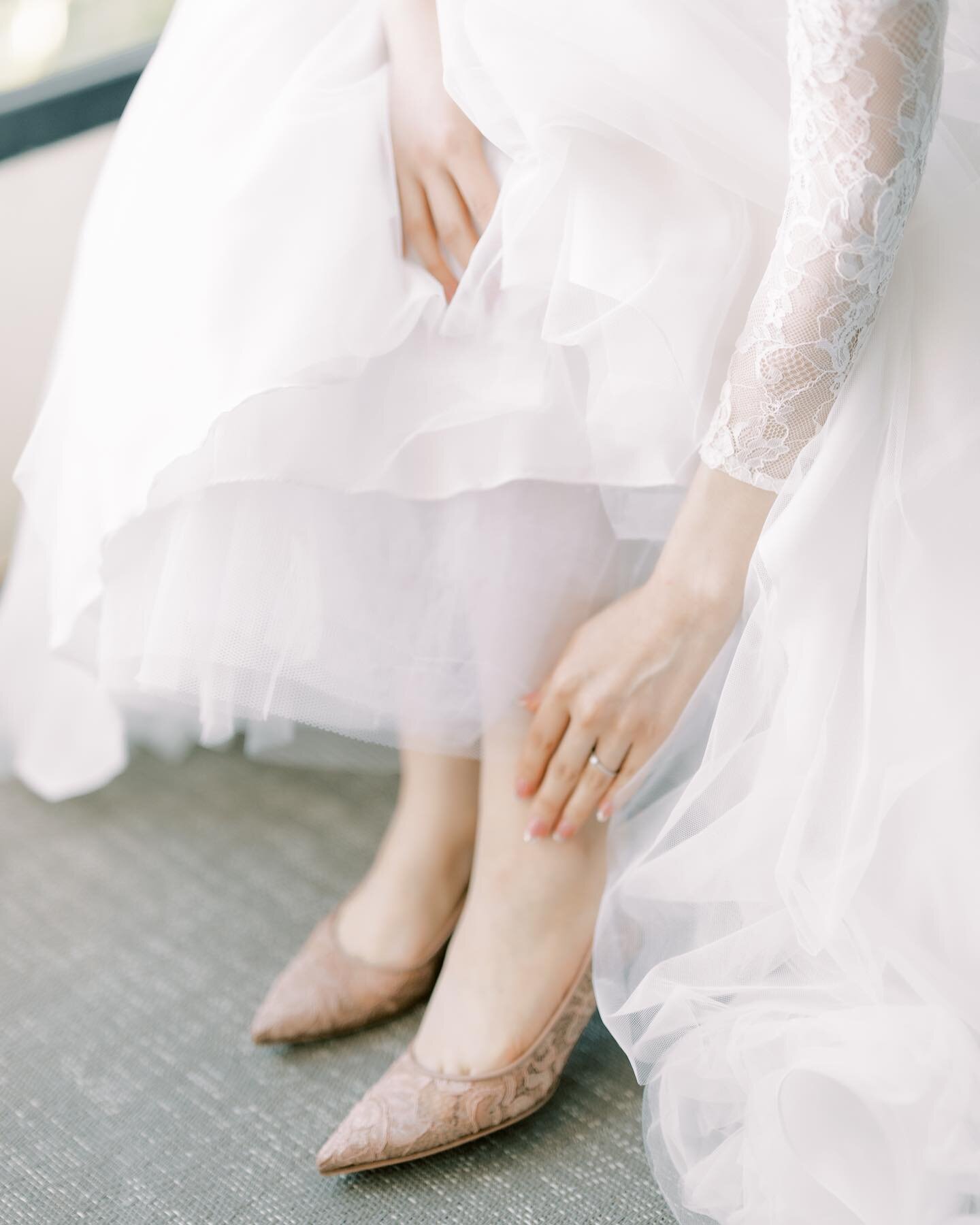 Details are not details, they make the story. A little sneak peek for this fairytale bride of mine who is as obsessed with details as I am. ✨
.
.
.
.
.

#oregonwedding #mauiwedding #hawaiiwedding #mauibride #mauiweddingphotographer 
#oregonbride #por