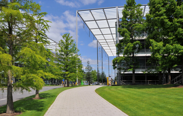 Chiswick Park Walkway.jpg