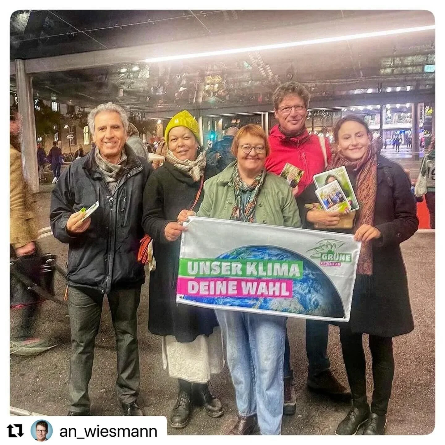 Go vote!💚🌎
#Repost @an_wiesmann with @use.repost
・・・
Go Vote! F&uuml;r 🌍👪🌿🦋💜💚! Mit dem wunderbaren #greenteam #dreamteam im Einsatz.

#zusammenf&uuml;rsklima🌍 
#darumgr&uuml;n🌻 
#wirundjetzt 
#Wahlkampf 
#wahl2023