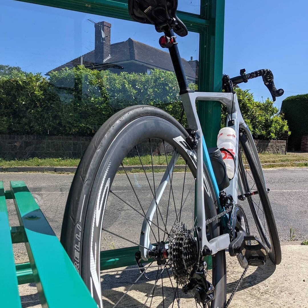 What more do you want to do on sunny days? #reposted &bull; @roadbikeman Muckinghall lane, which @caffeinated_cycliste will attest, literally the best bit of road.  Also mandatory gels stop!

These @efswheels are superb, chewed threw the miles. 👌 @r
