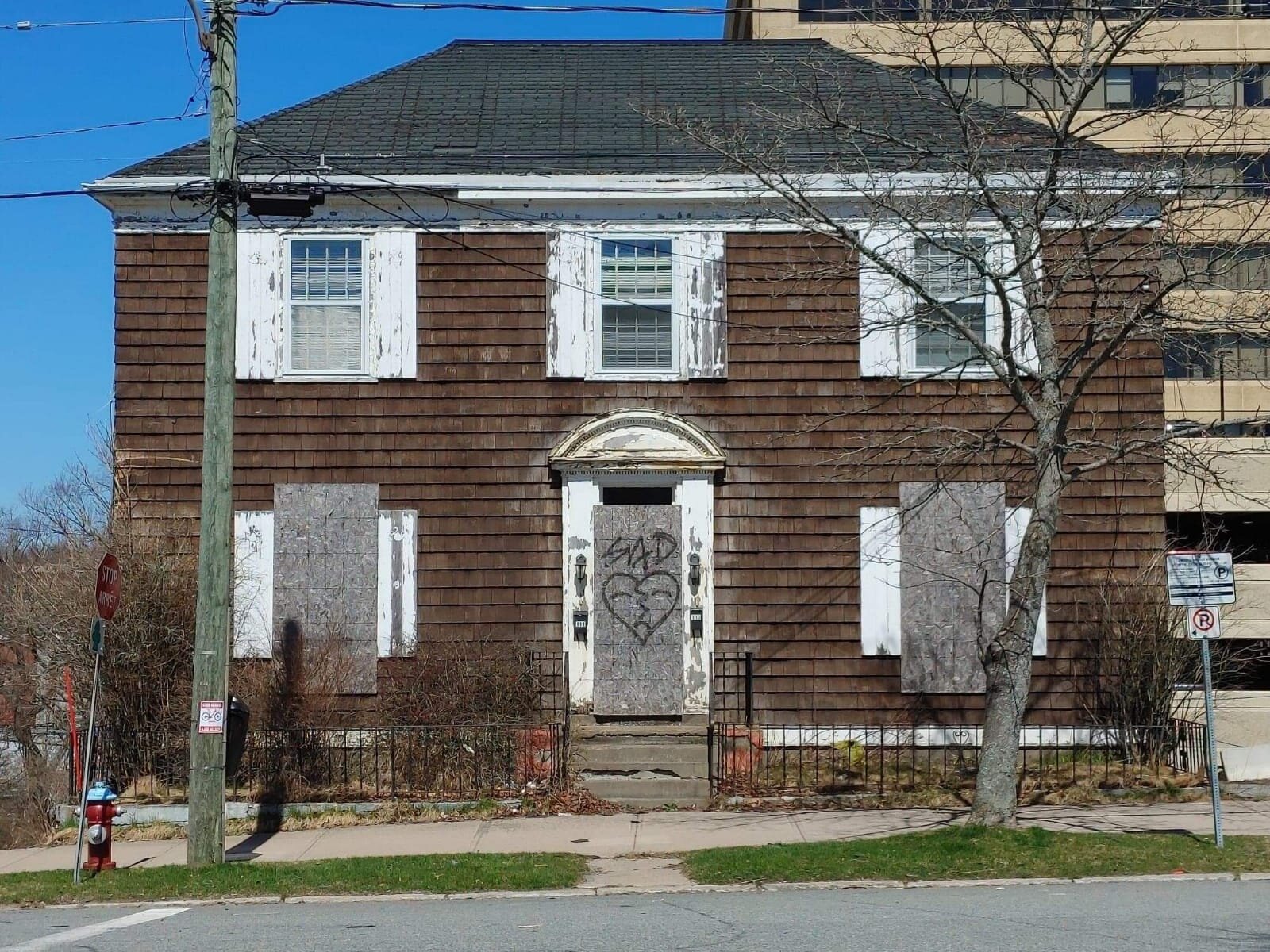 Les locataires du N.-B. demandent aux candidats municipaux de donner la priorité au logement lors de cette élection