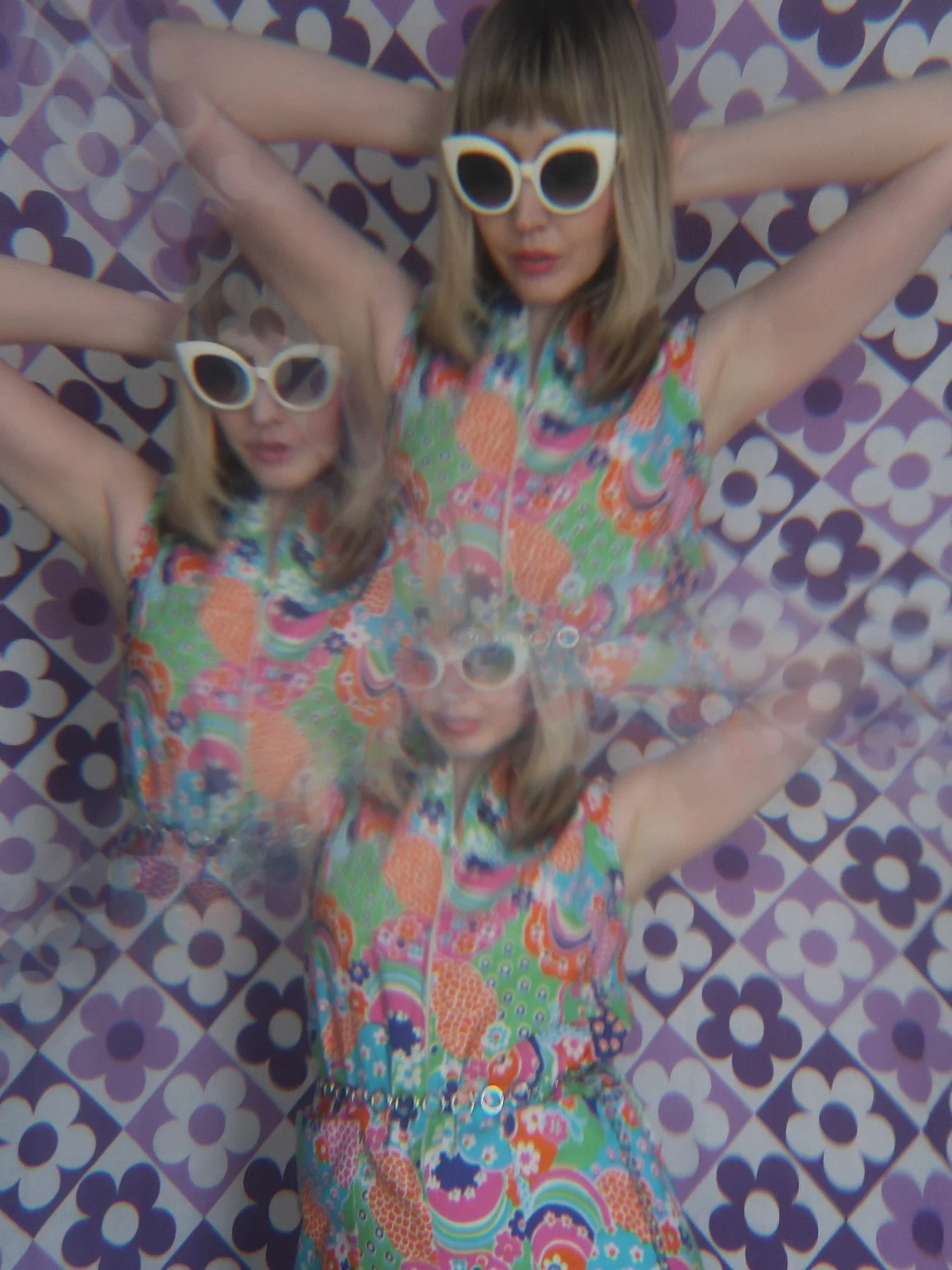 New pieces coming to the website this week, including this show stopping sixties shift dress ⚡️

Previews coming soon 👀