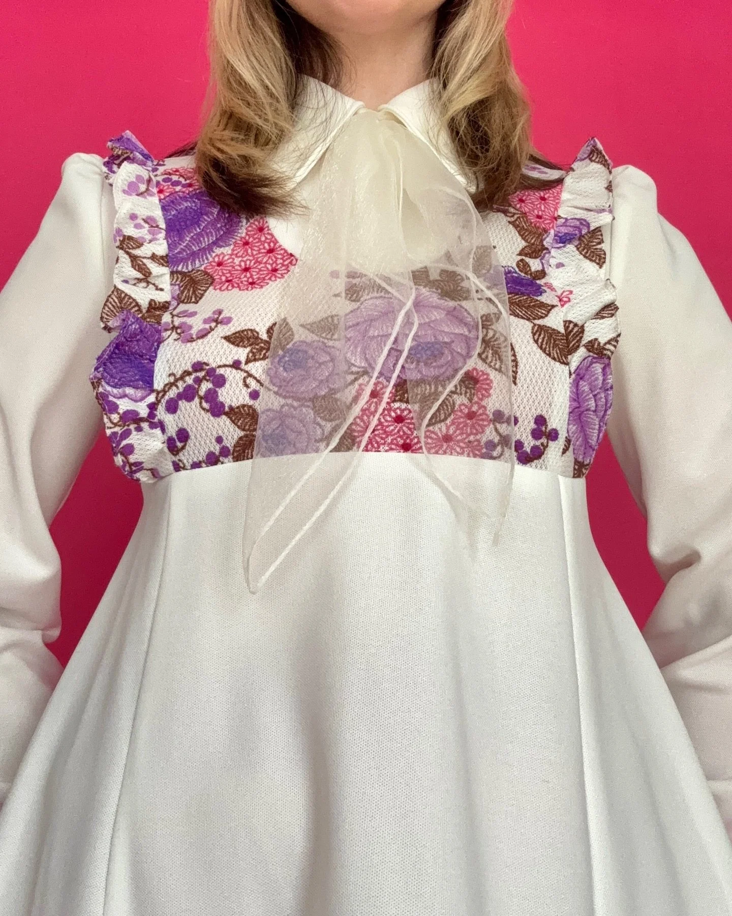 The cutest little early 70&rsquo;s dolly style dress 💘

Fits like a M and available now!

✨ whammykissvintage.com- link in bio