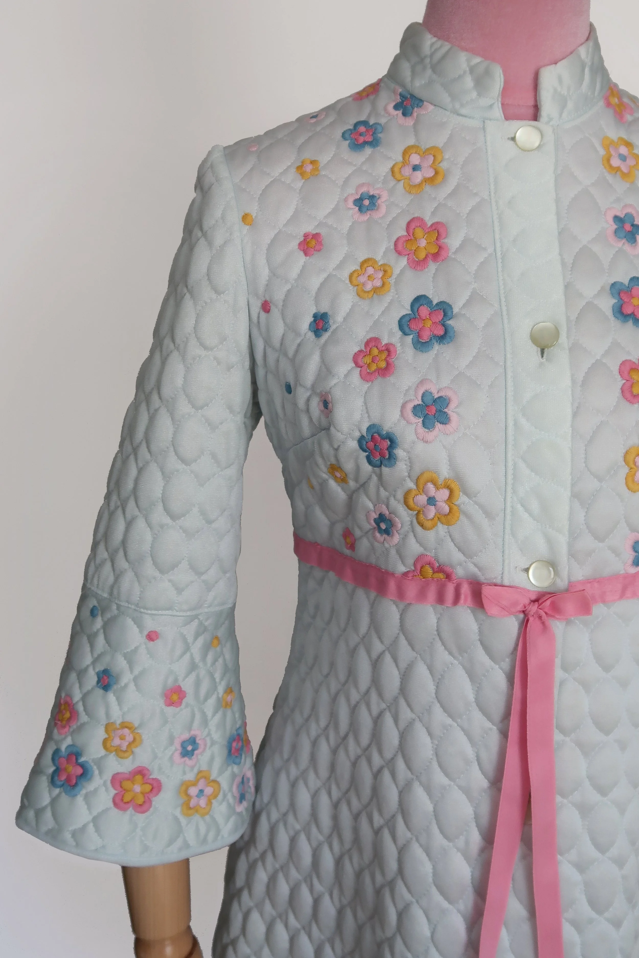 Vintage_60s_Quilted_Floral_Embroidered_Bed_Jacket_2.jpg