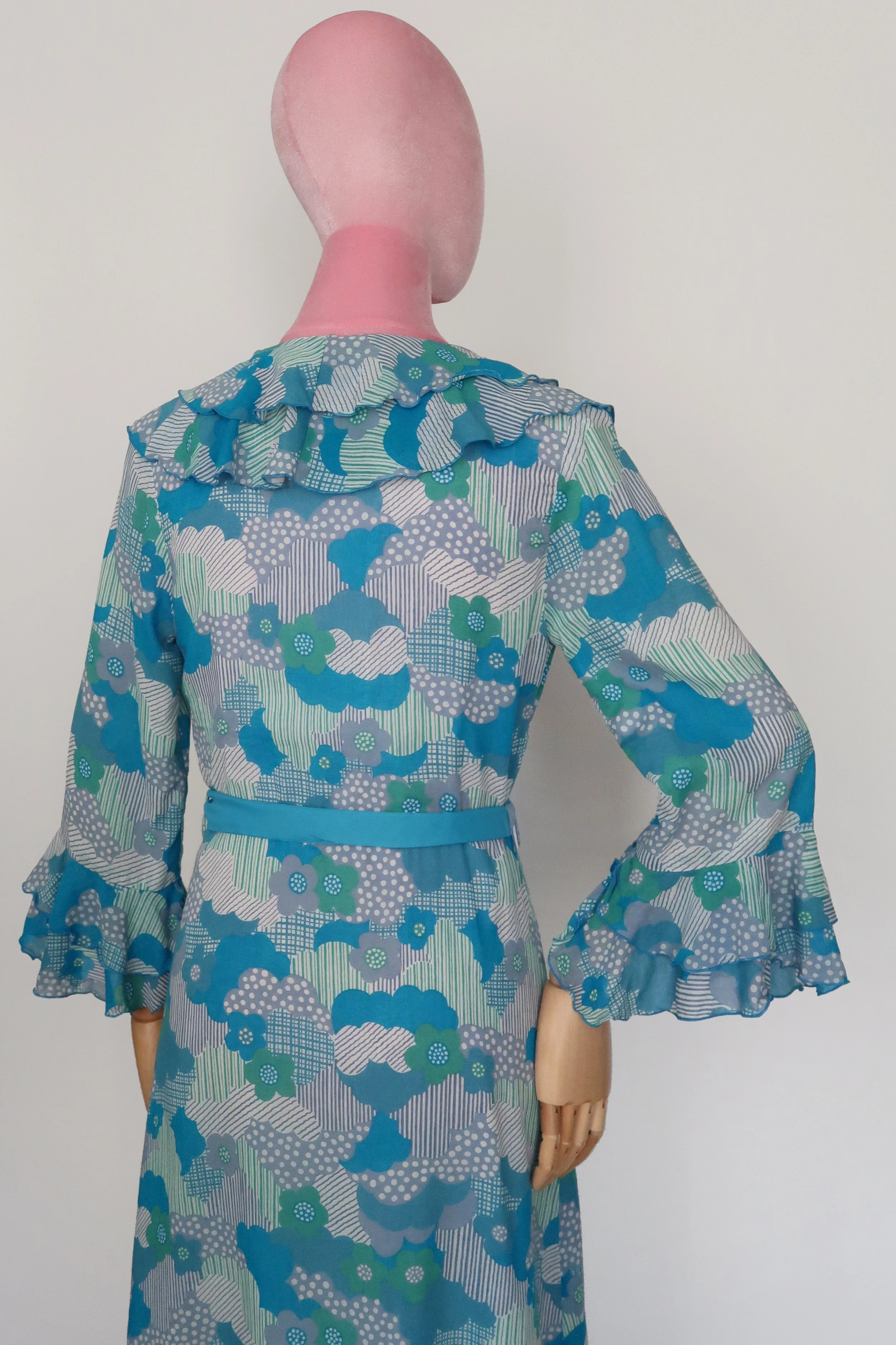 Vintage_70s_Blue_Floral_Psychedelic_Ruffle_Robe_5.jpg