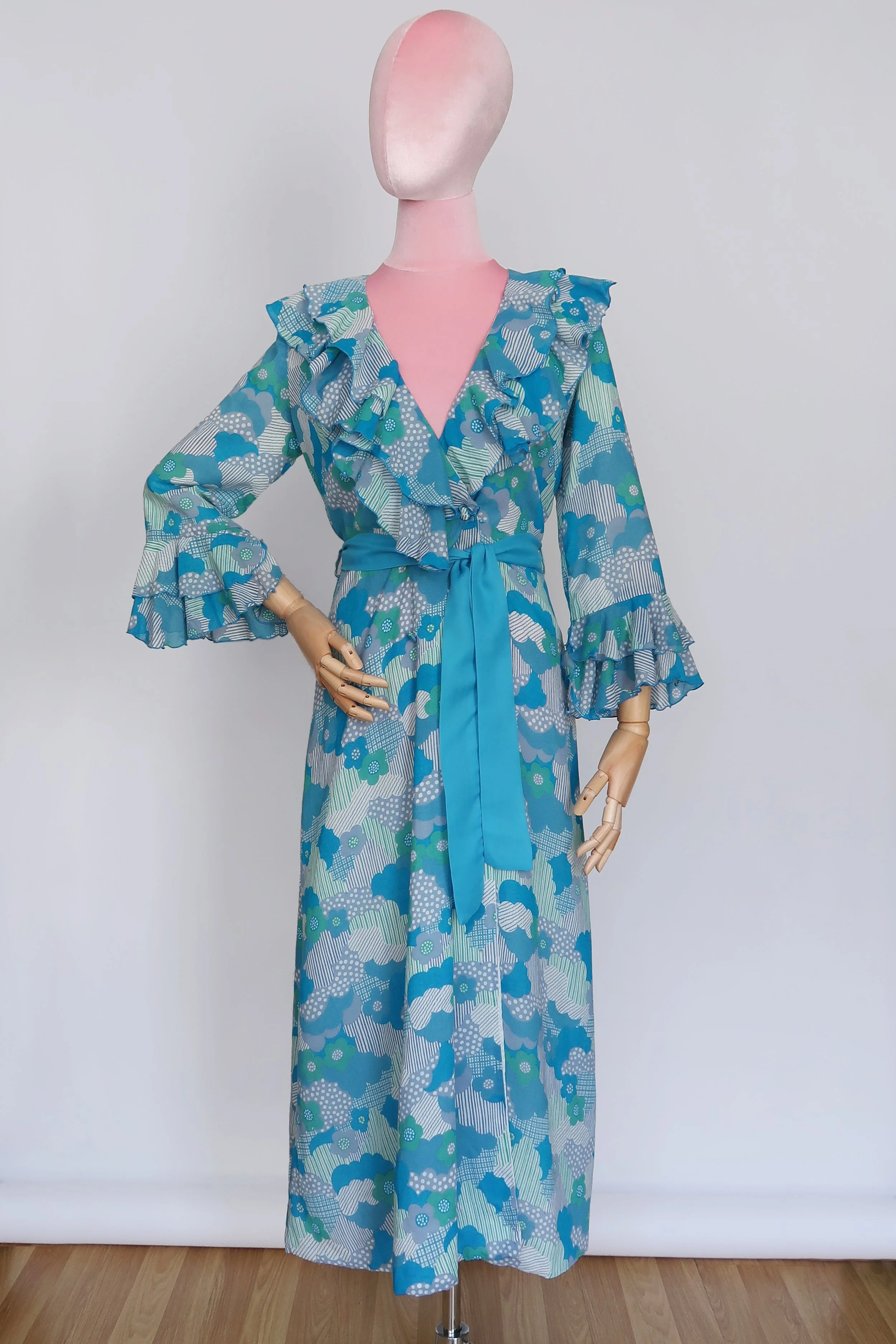 Vintage_70s_Blue_Floral_Psychedelic_Ruffle_Robe_2.jpg