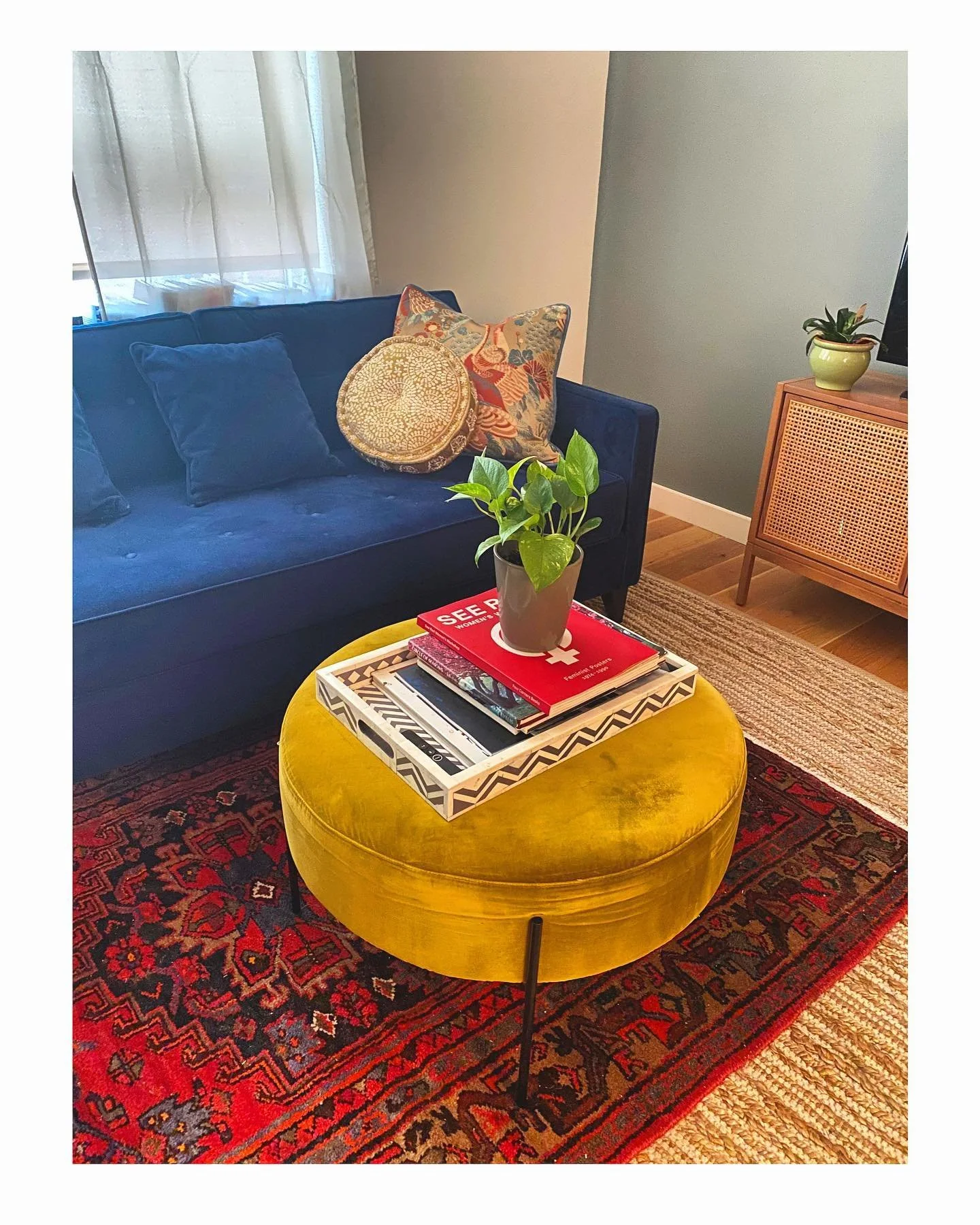 A little bit global and a little bit rock &amp; roll on this dreary Friday. New apartment featuring a primary color palette grounded with natural material. By @thecuratory_home 💙💛❤️
.
.
.
.
.
.
#interiors #smallspaceliving #vintagerugs #vintagestyl