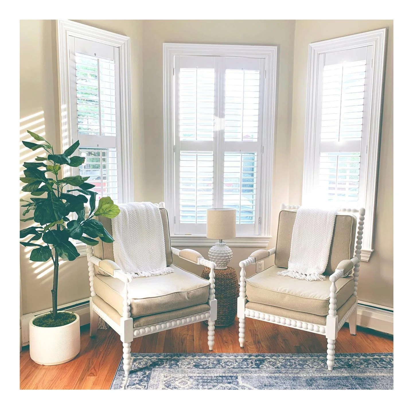 Spindle Chair Revival! Another vignette from the South Boston home coming together.. creating a coastal update and contemporary spin on a longtime classic design 🤍 @thecuratory_home 
.
.
.
.
.
.
#bostonstyle #bostoninteriors #southboston #blueandwhi