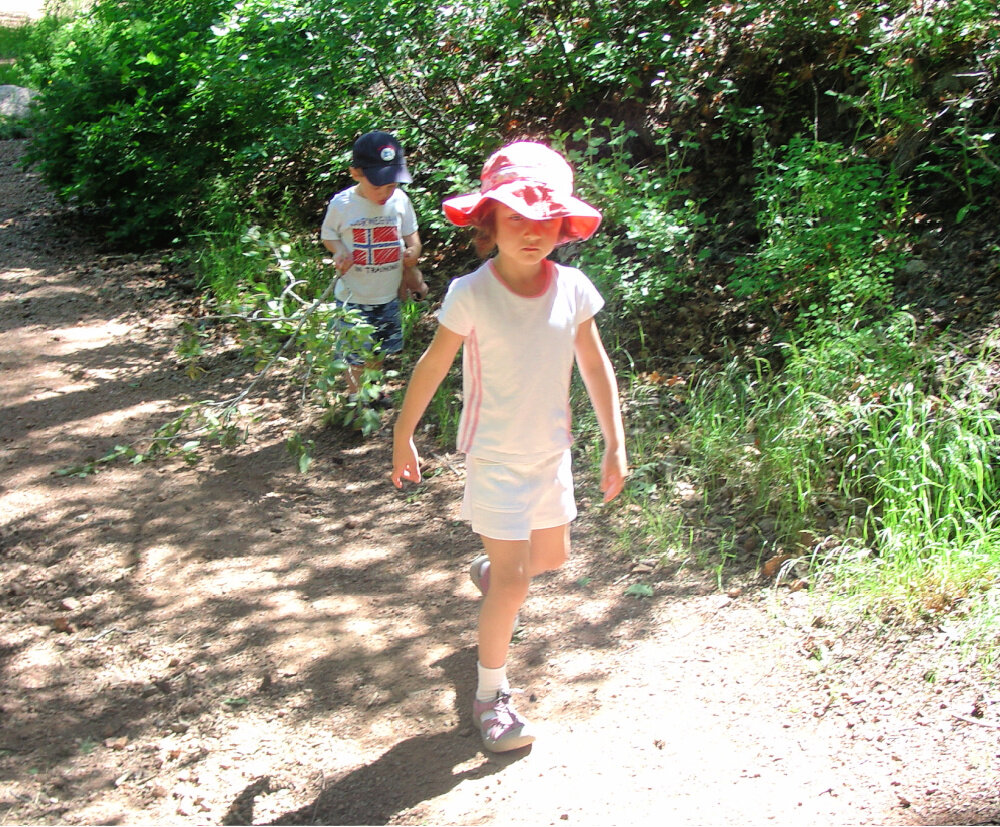 Kids-hiking-bear-creek.jpg