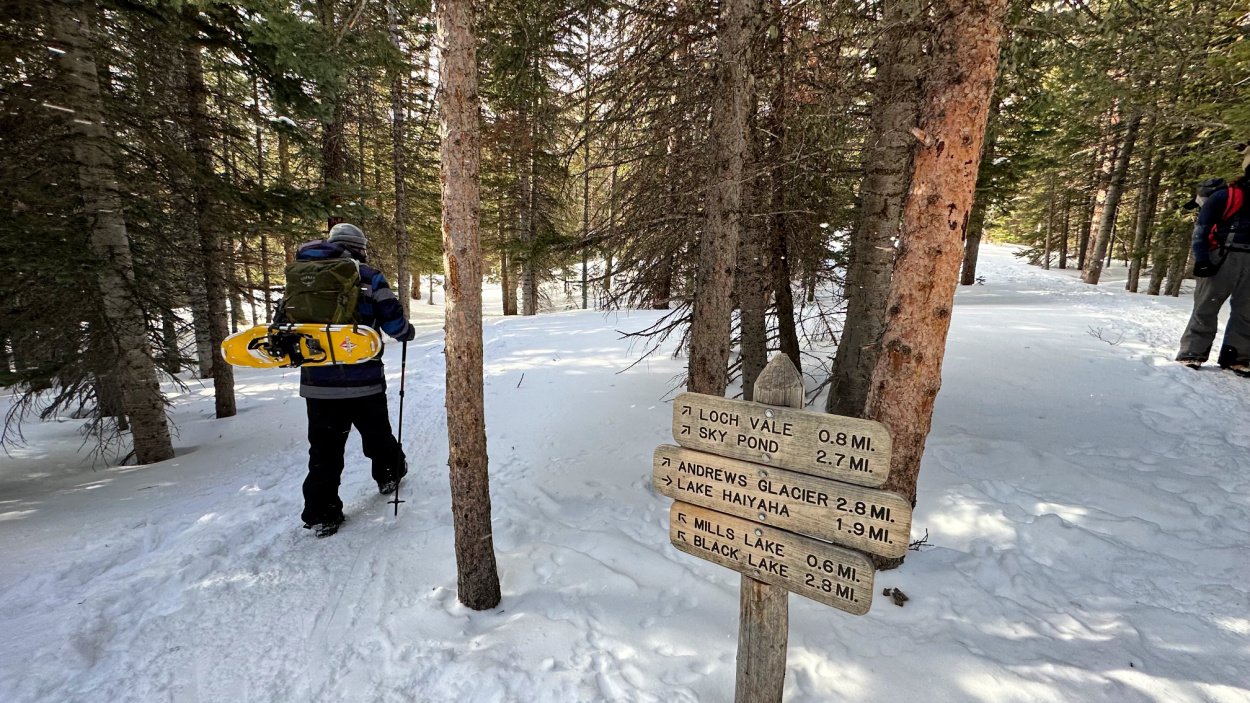 27 Unbeatable Winter Hiking Tips. Winter hikes are literally the best and…, by Mountain Hiking