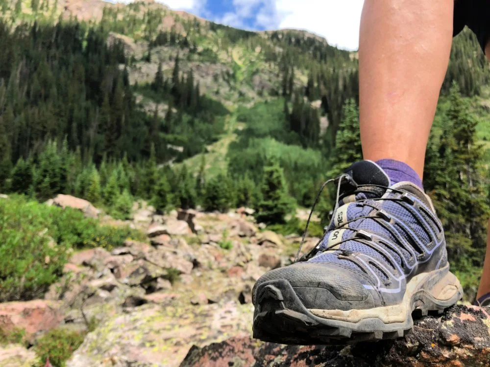 woman hiking shoe on colorado trails