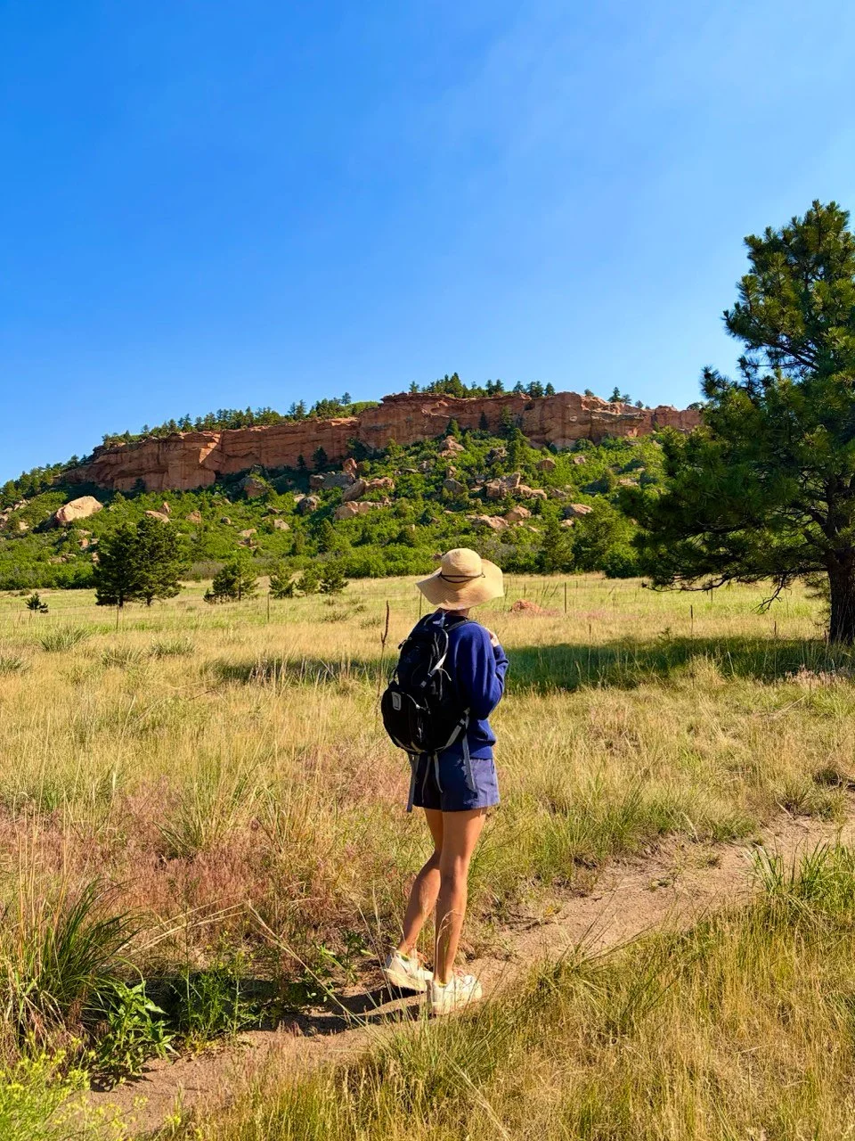 woman hiking sante fe trail in colorado springs