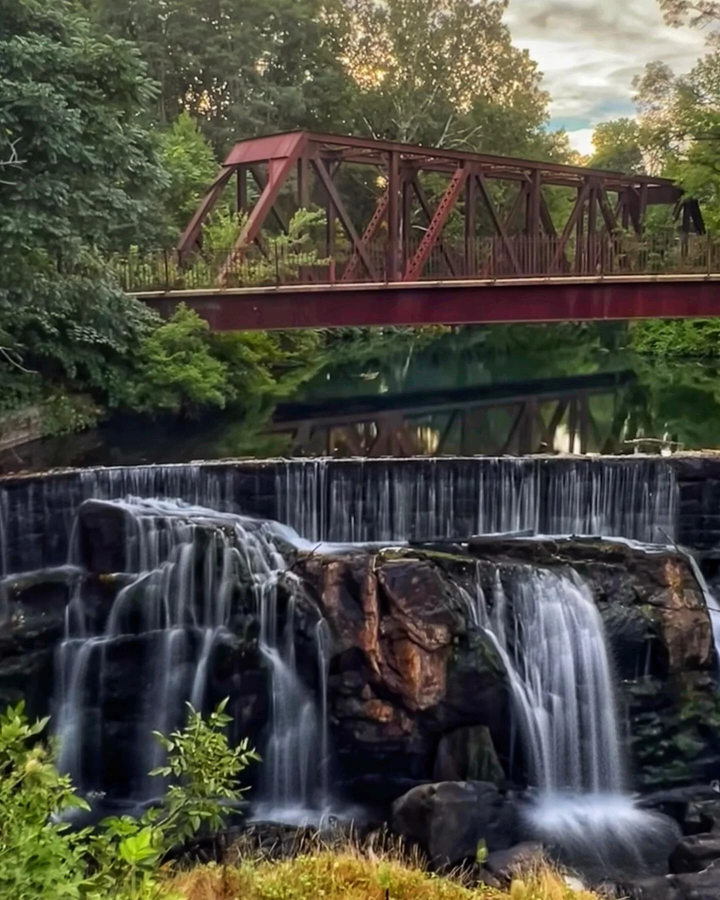 Your waterfall Wednesday takes the leap at Yantic Falls in Norwich, Connecticut.

Have you visited this hidden gem in CT; what&rsquo;s the most recent New England waterfall you&rsquo;ve seen? Leave a comment below to help people find fun spots👇

🏞
