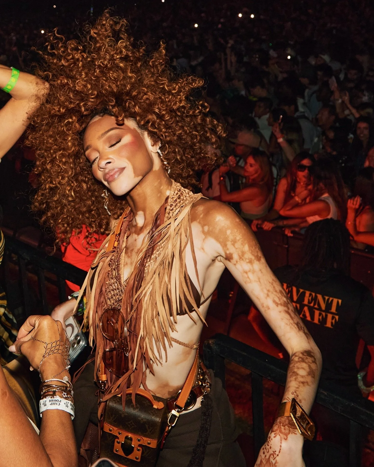coachella day 2! @winnieharlow photographed by me 📸#bieberchella #coachella2026.jpg