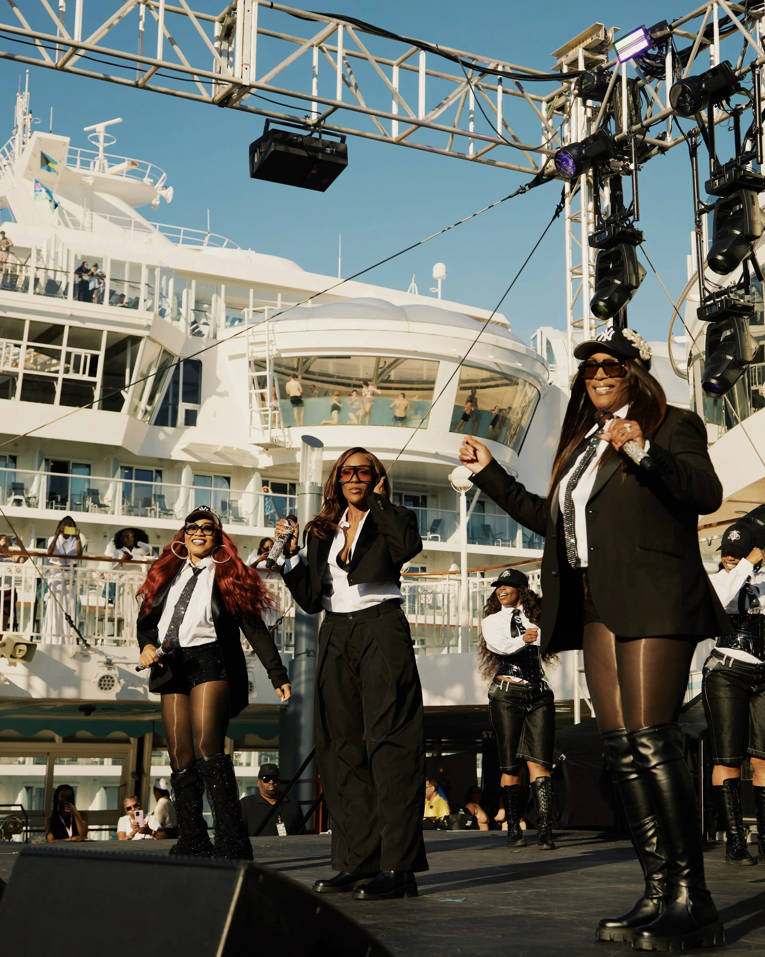 FEMMELAND AT SEA
