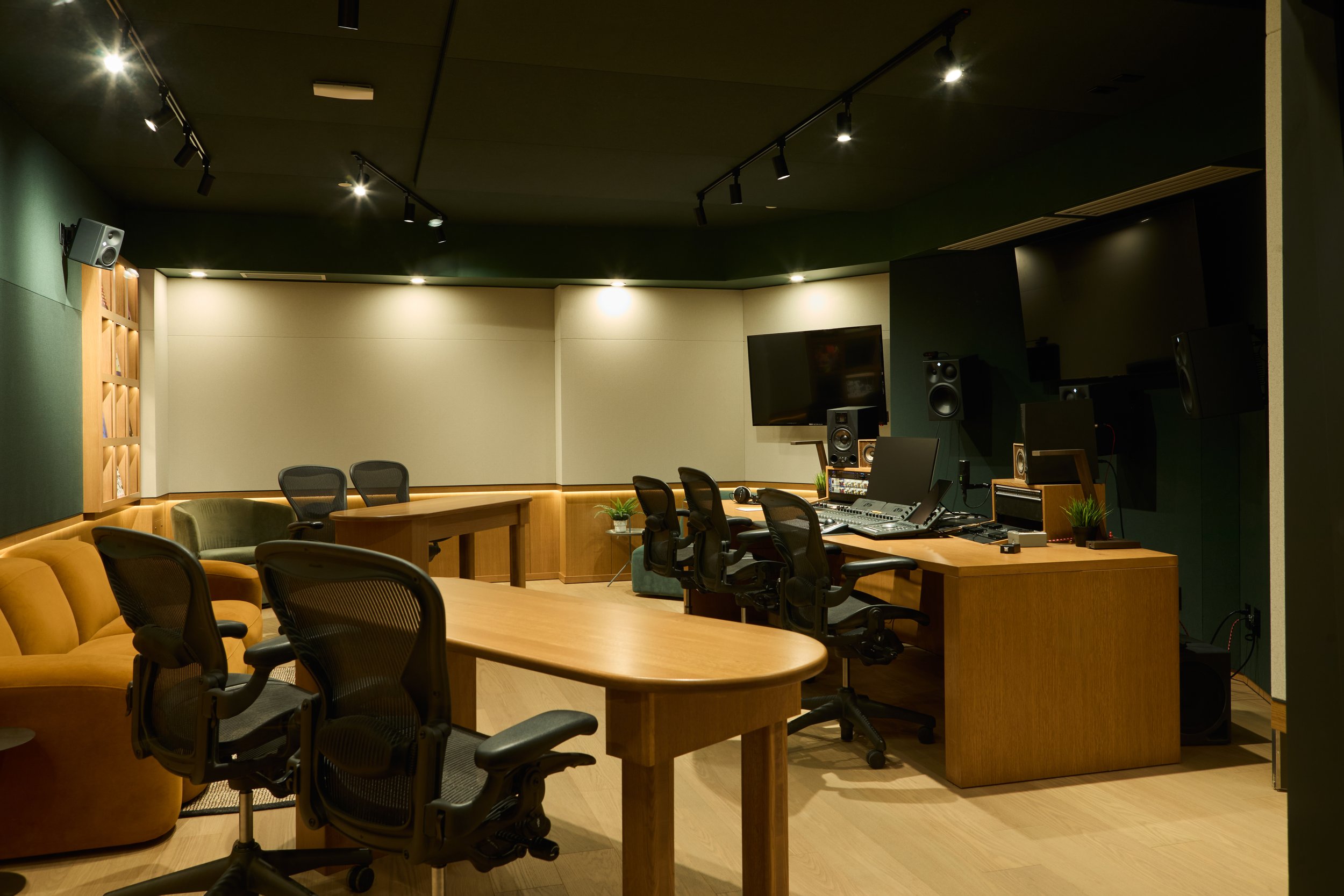 GRAYSON - LOCATION . PARTY 02.19.20260398-Edit.jpg