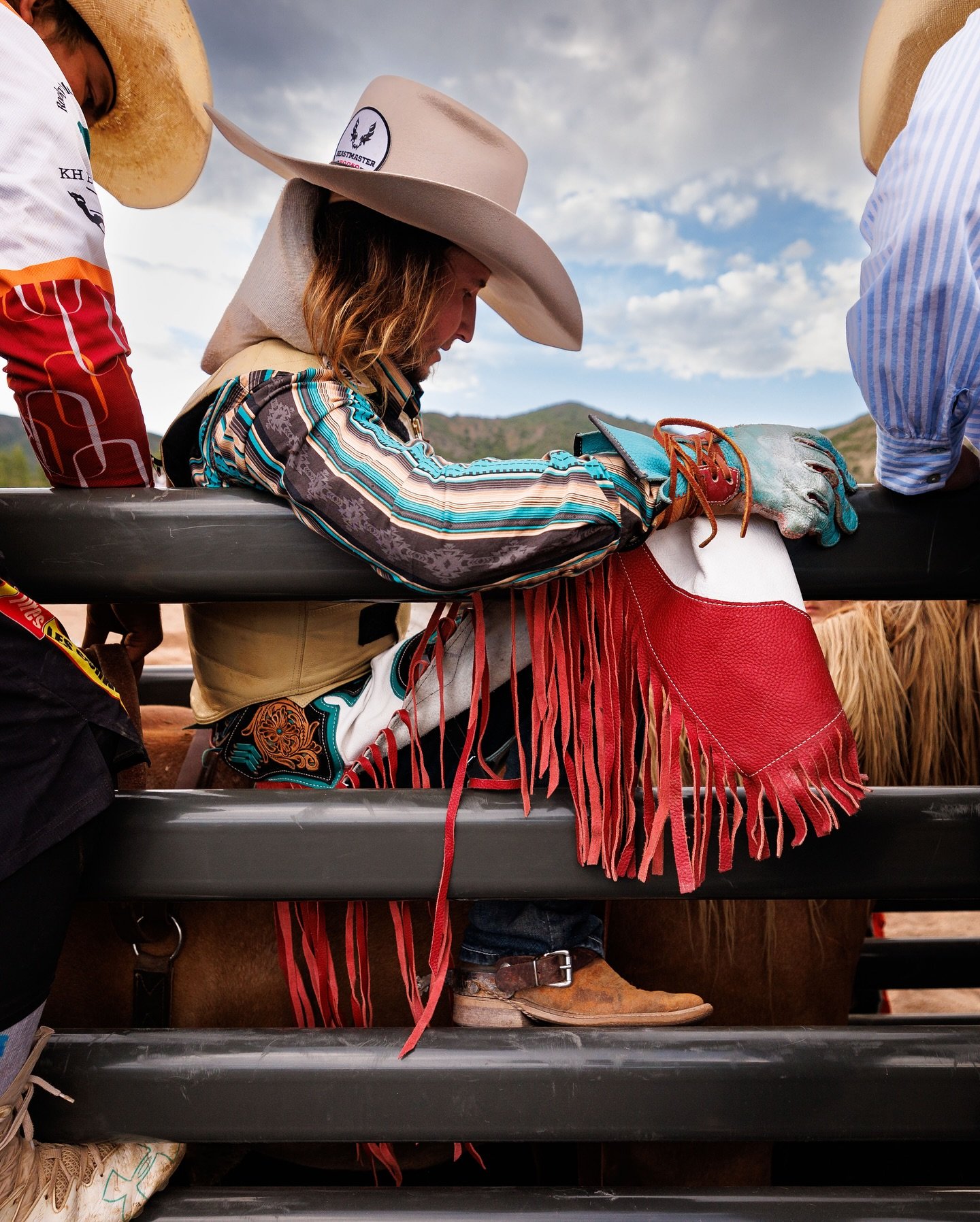 Saddling up 🐴
&bull;
&bull;
&bull;
&bull;
#rodeo #colorado #cowboy #photography