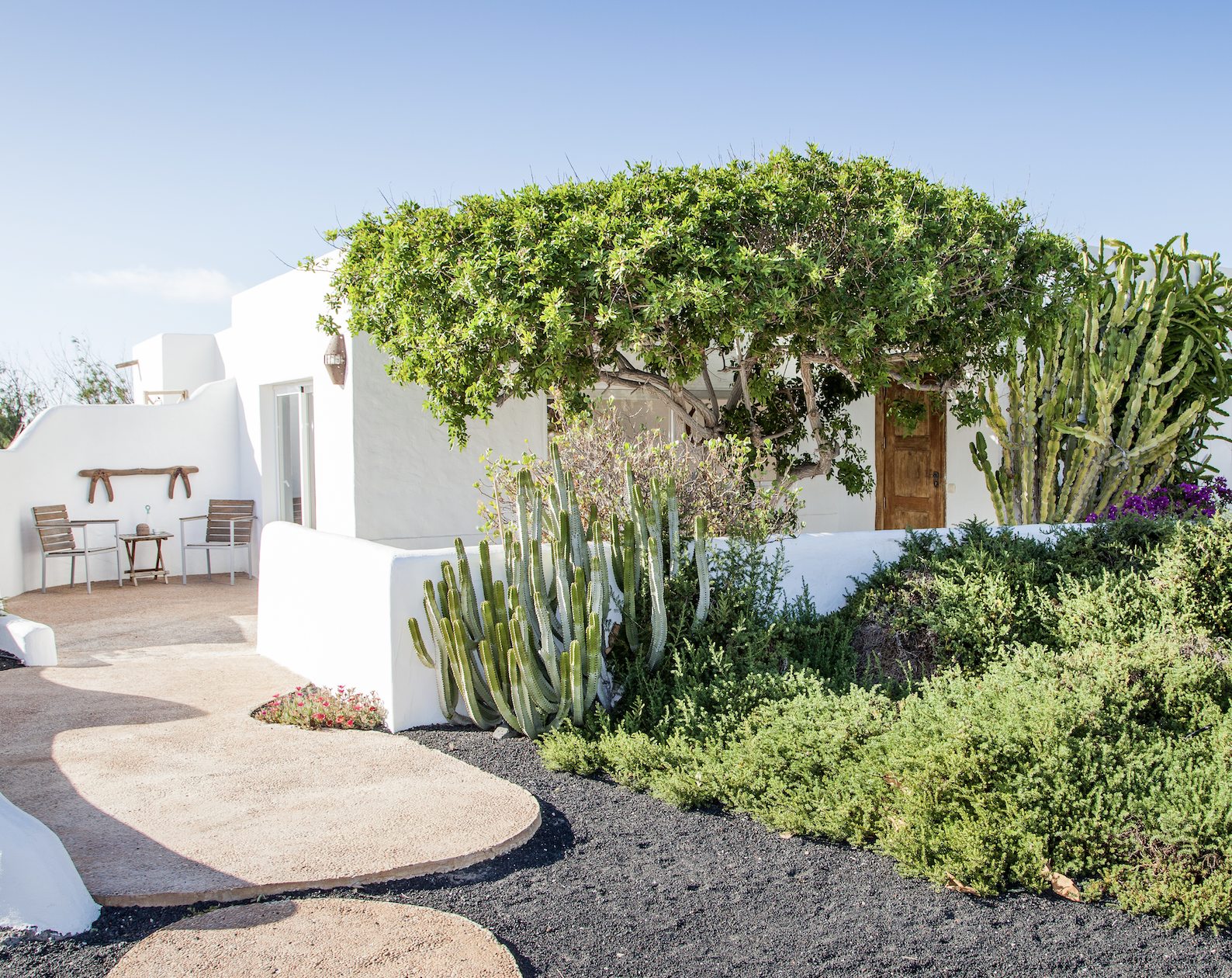 Earth Suite, Terrace and garden on the volcano