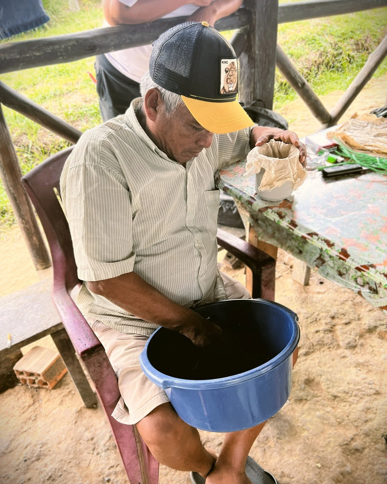 A little love for the legend 🧙&zwj;♂️🌳✨

Gratitud, siempre 🙏
.
.
.
#maestro #maestroalberto #donalberto #curandero #ayahuasca #medicinefamily #maestrodonalberto #ayahuascaretreat #casadelmaestro #gratitude #ayahuascamedicine #palero #plantdoctor #